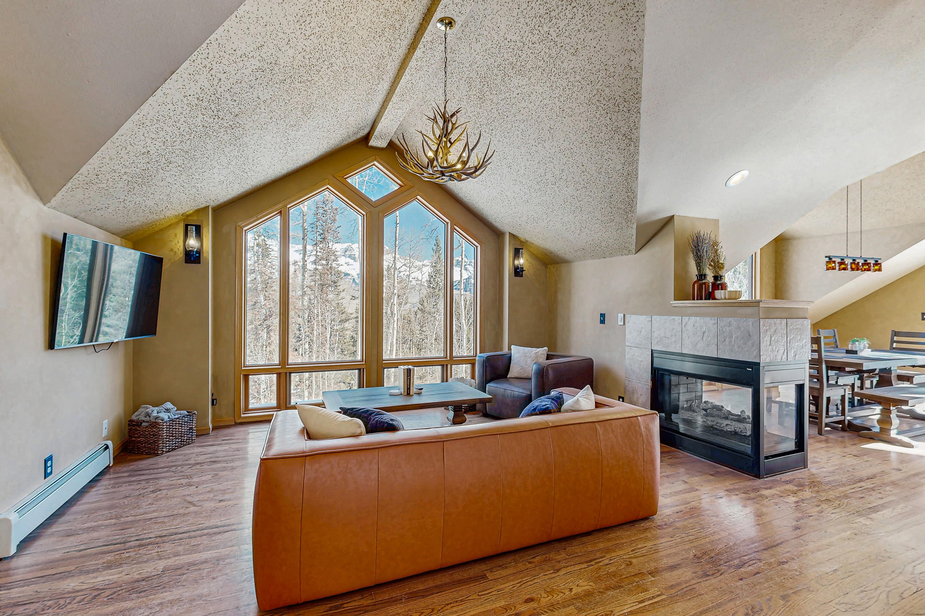 Fox Farm 880 - Ski Ranch Chalet 2