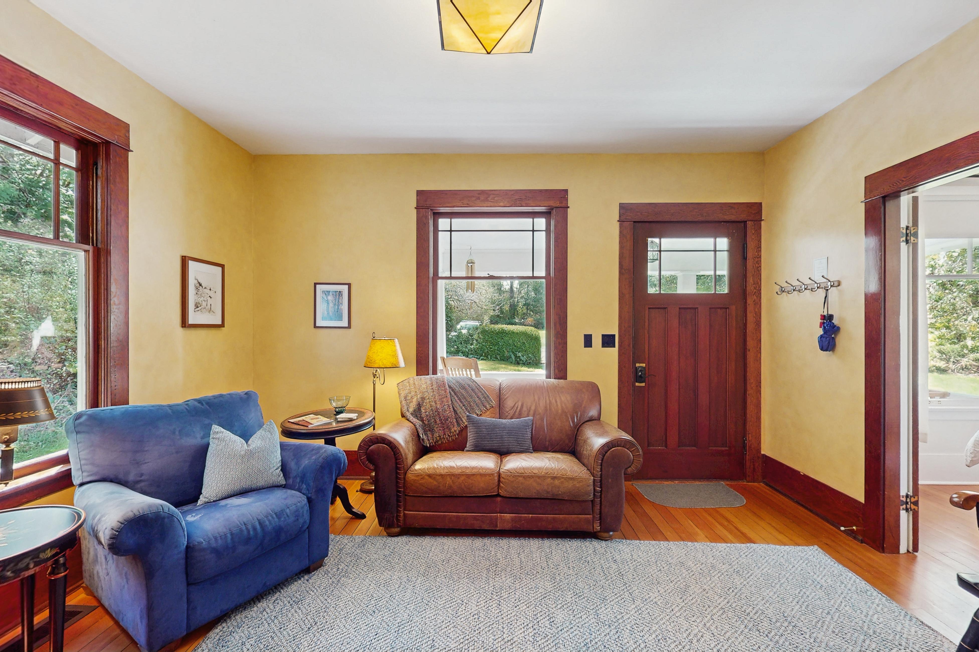 Sunny Hill Farmhouse 5