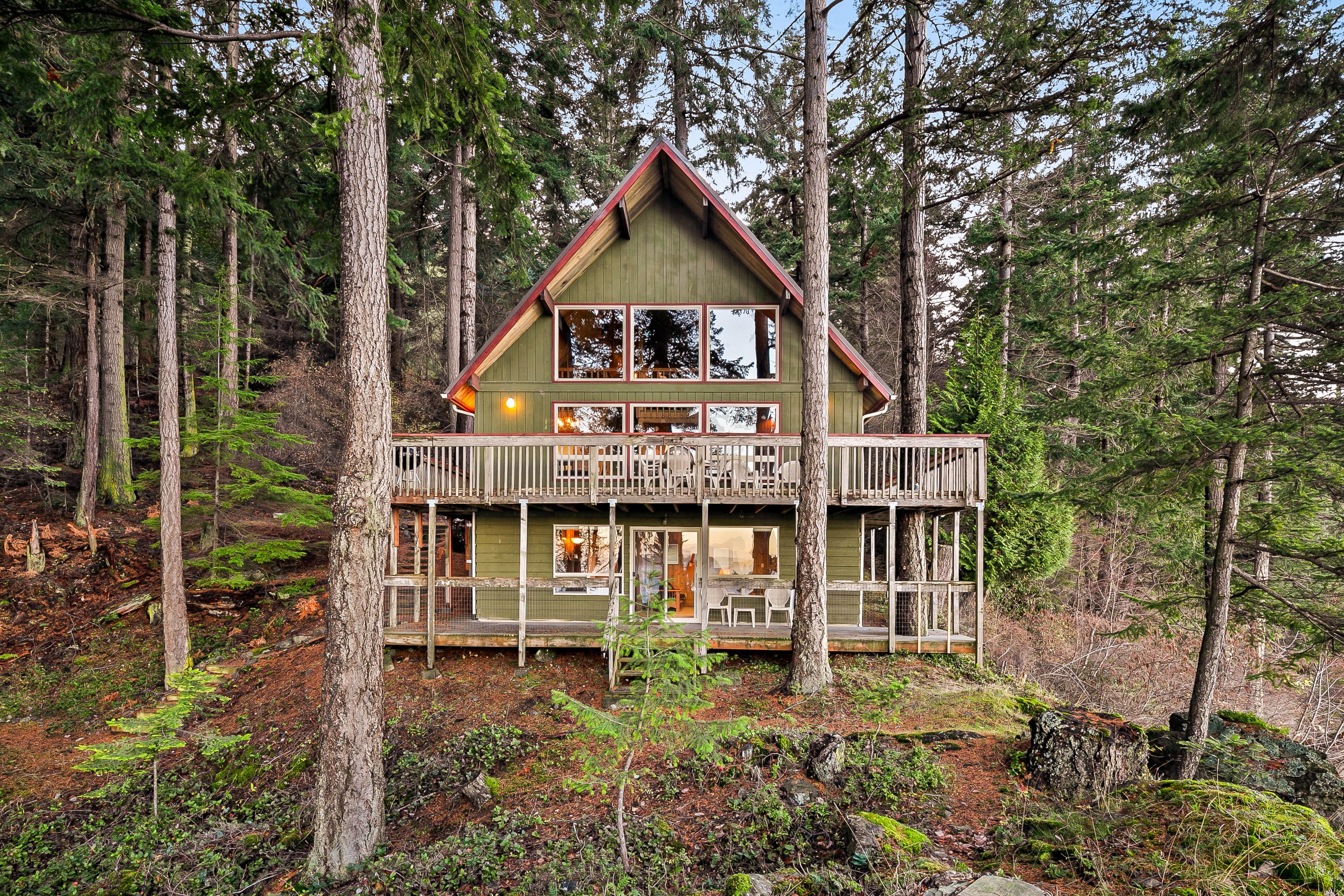 Whale View Waterfront Cottage 2