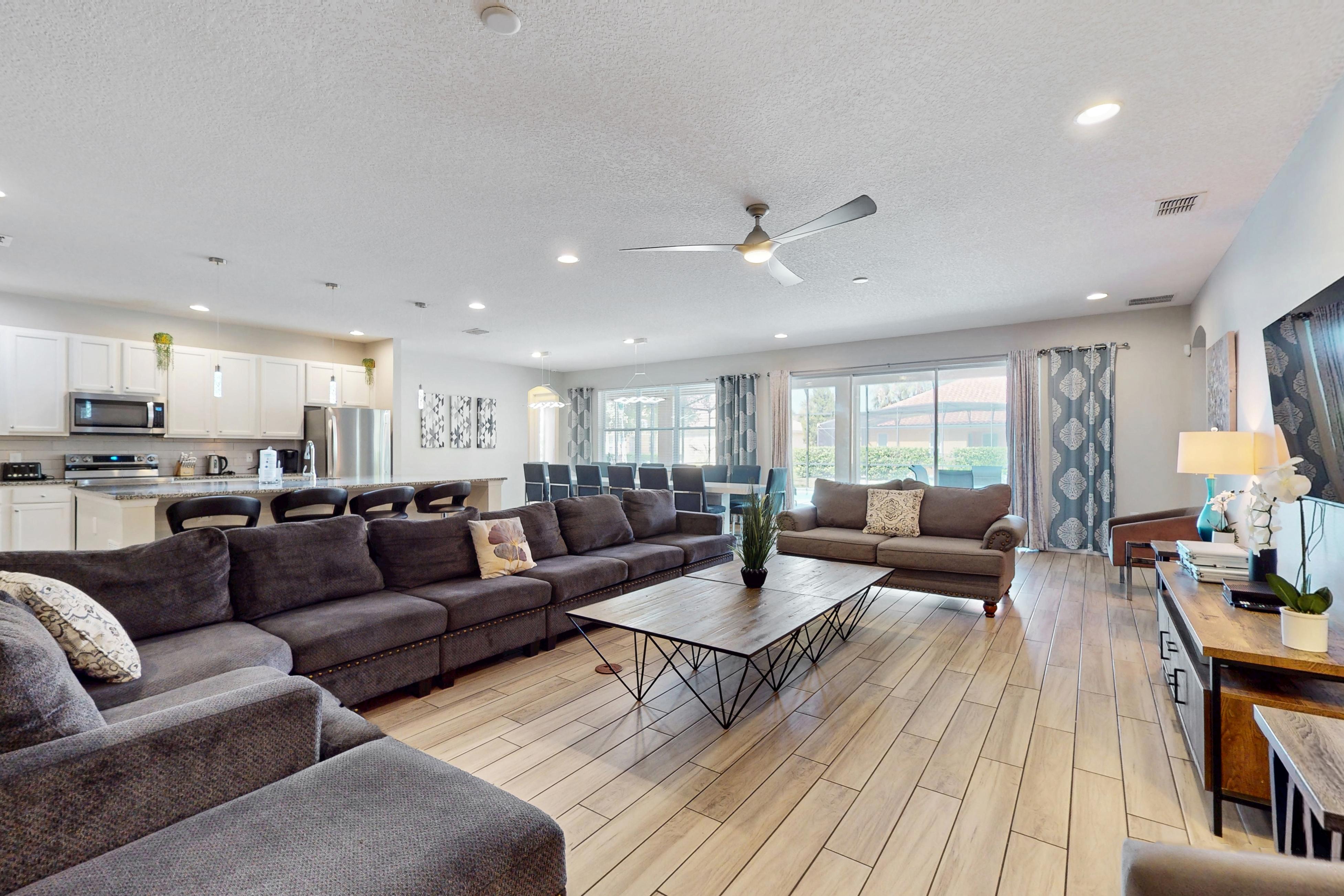 Coastal Breeze Mansion - Solterra