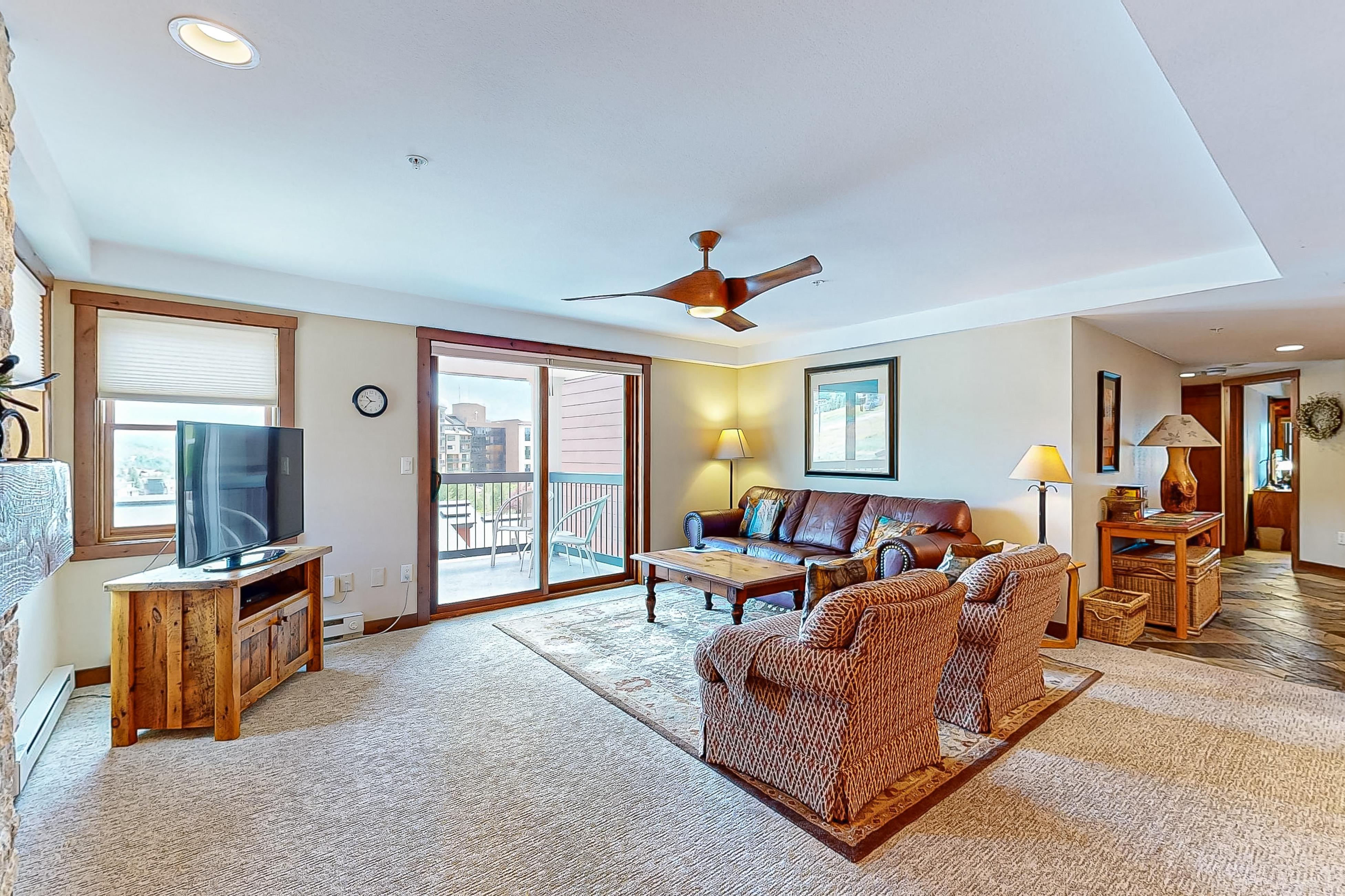 Torian Plum Plaza 404