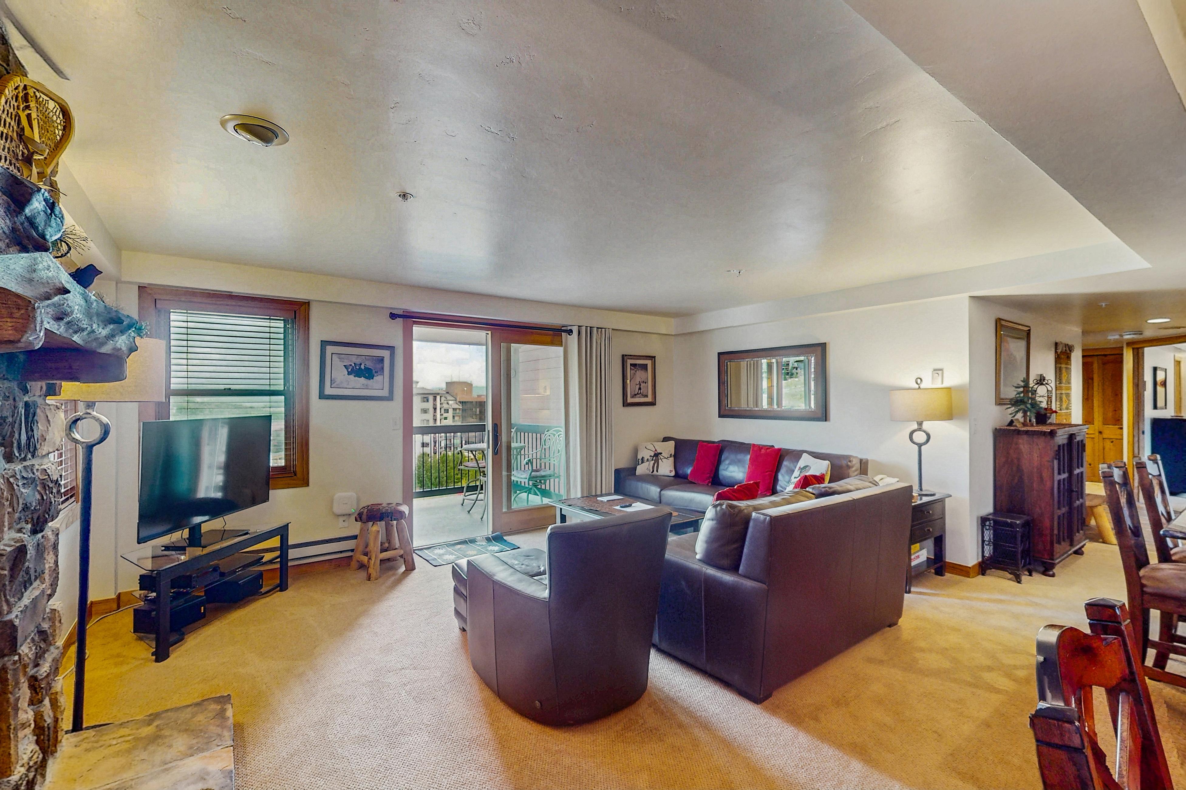 Torian Plum Plaza 705