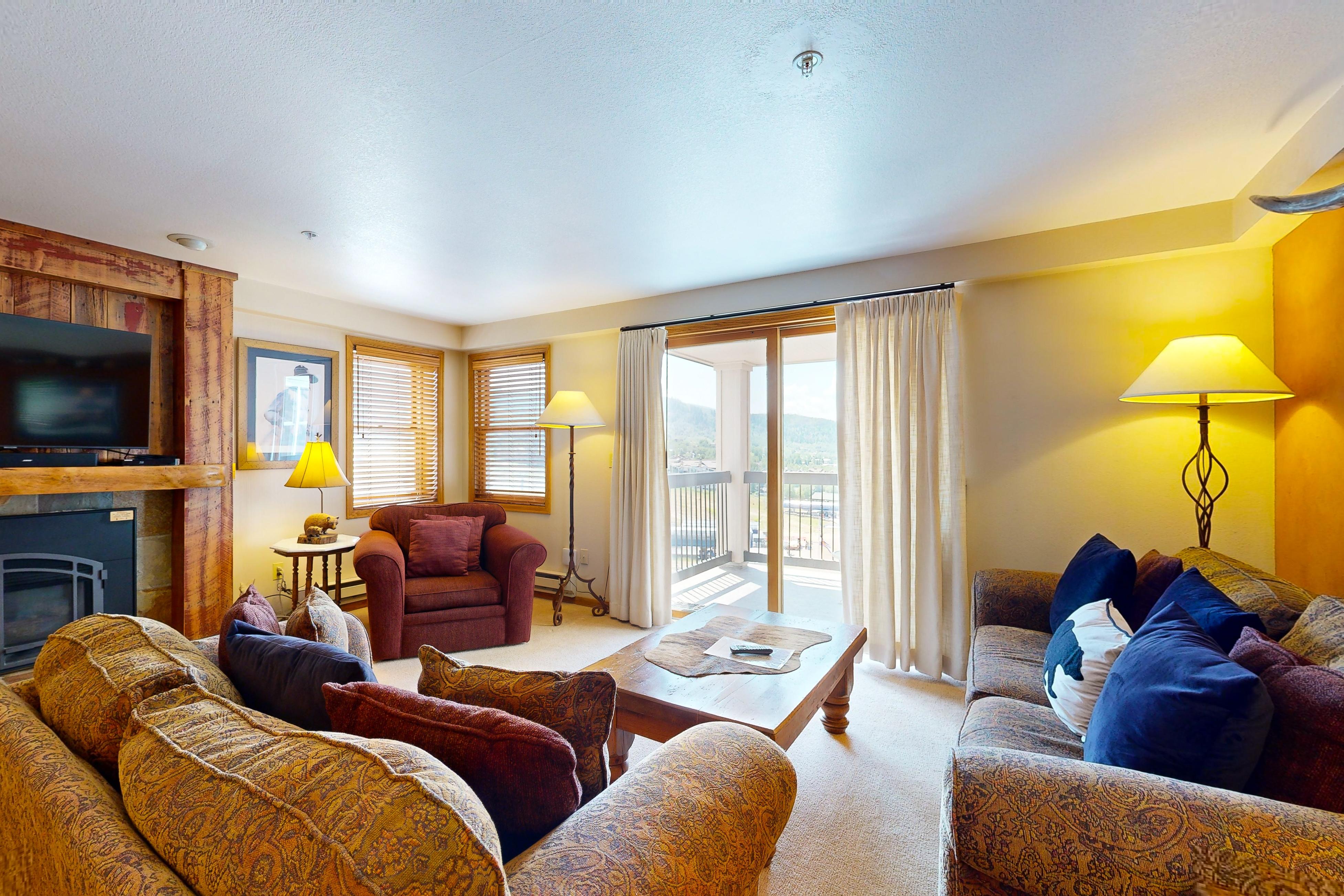 Torian Plum Plaza 702