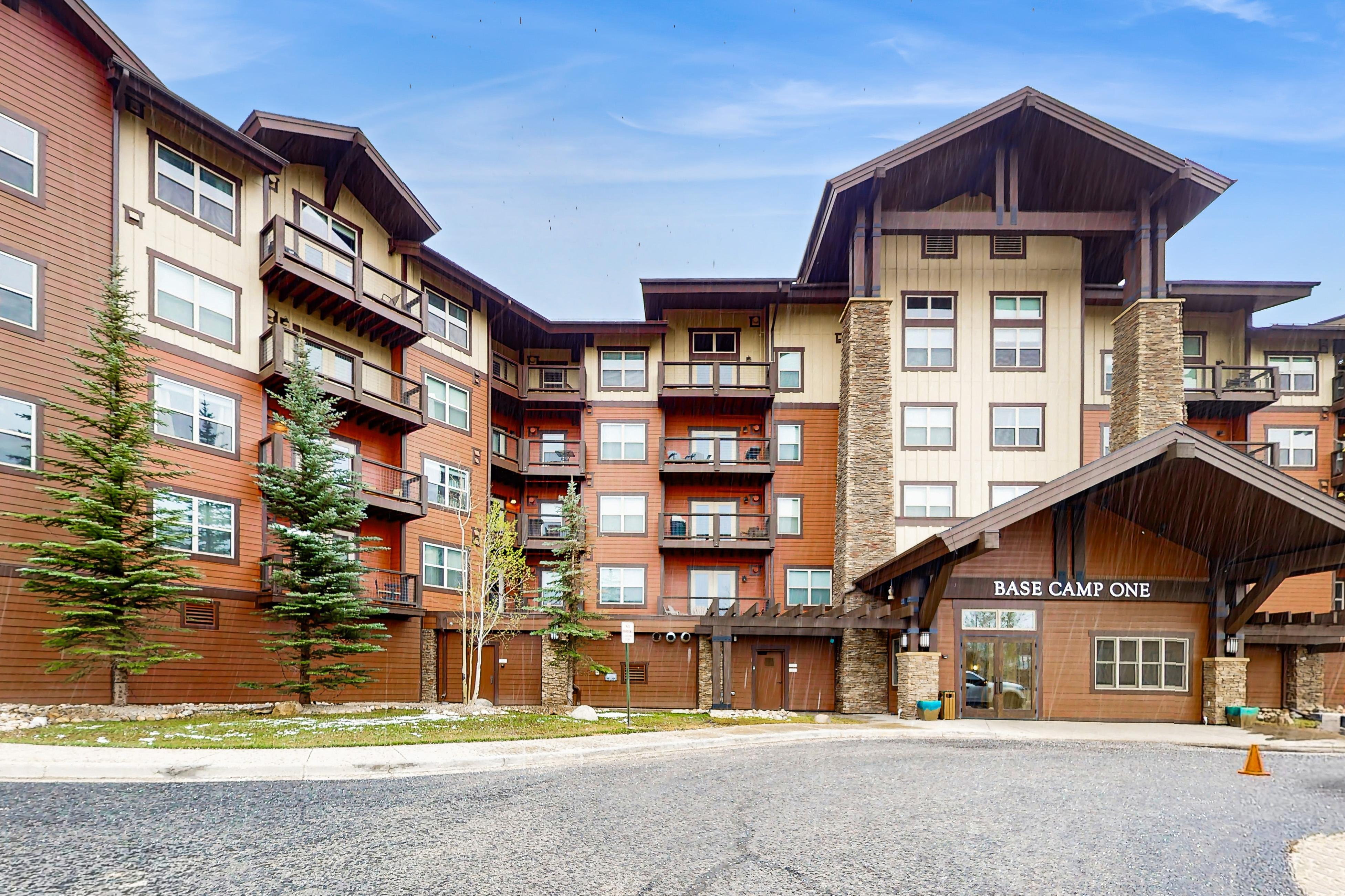 Base Camp One 413 | Photo 2