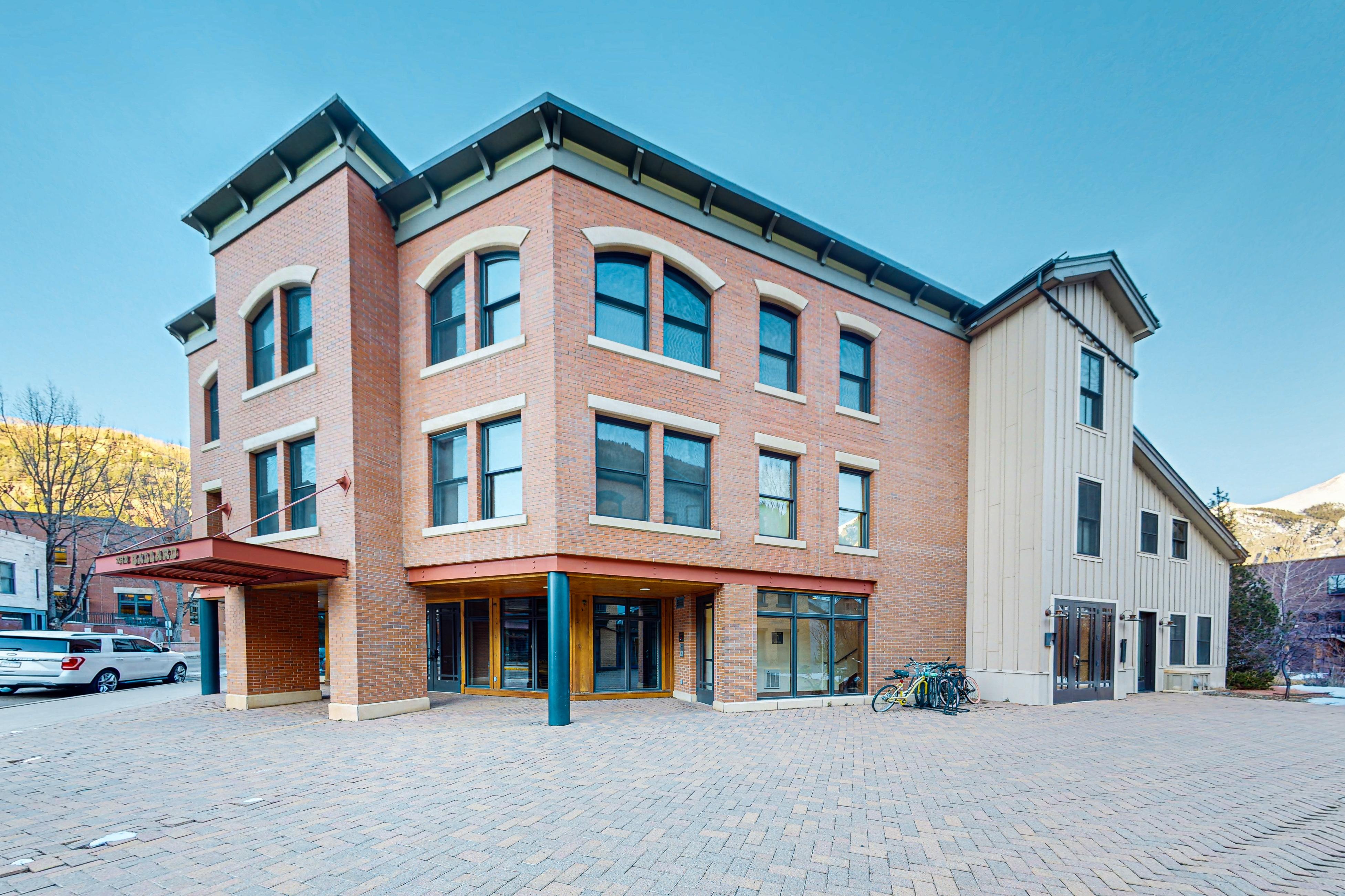 Ballard North 204 - Ballard Brown Bear