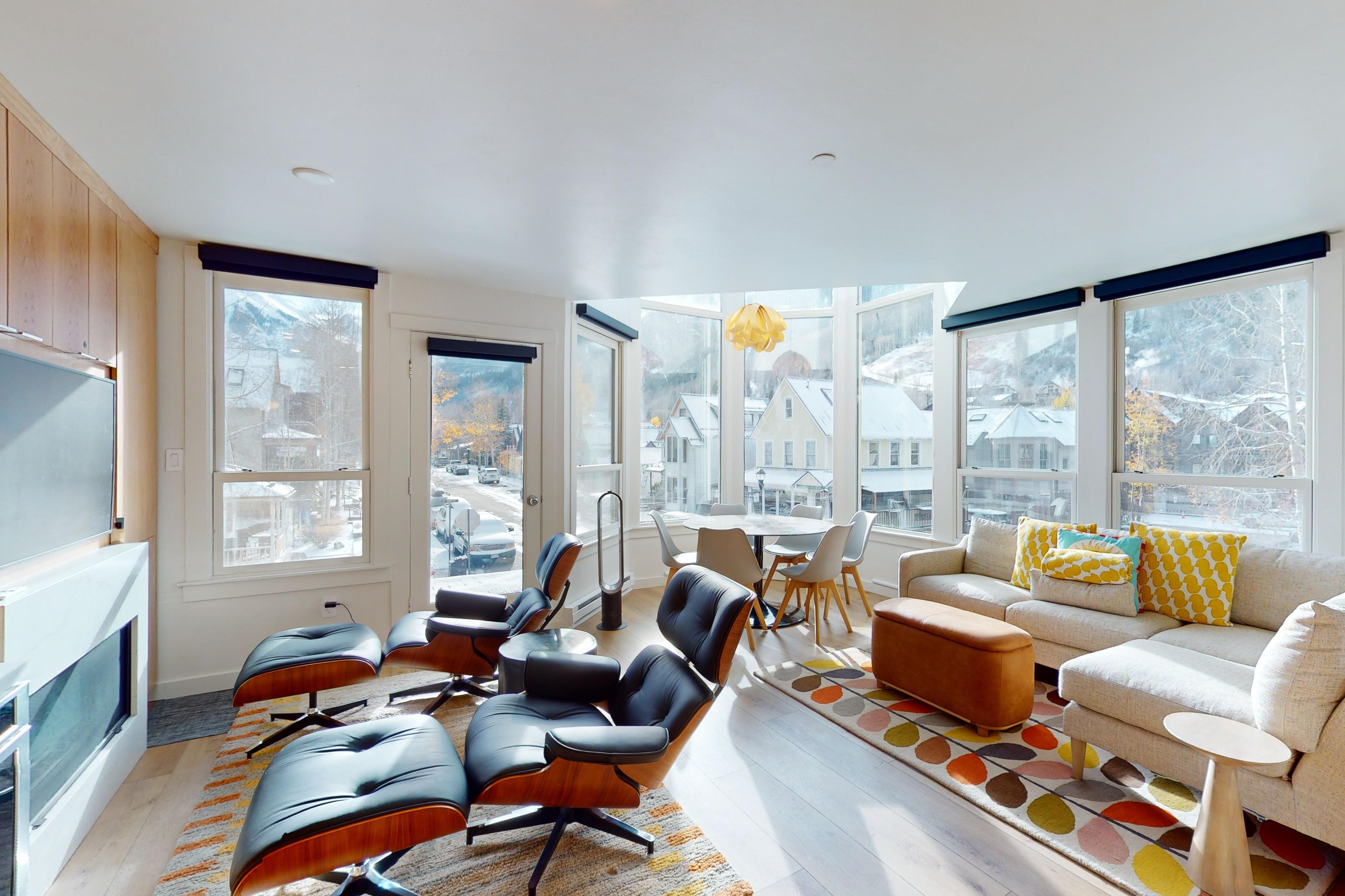 Pacific West 615 - Mountain View Penthouse