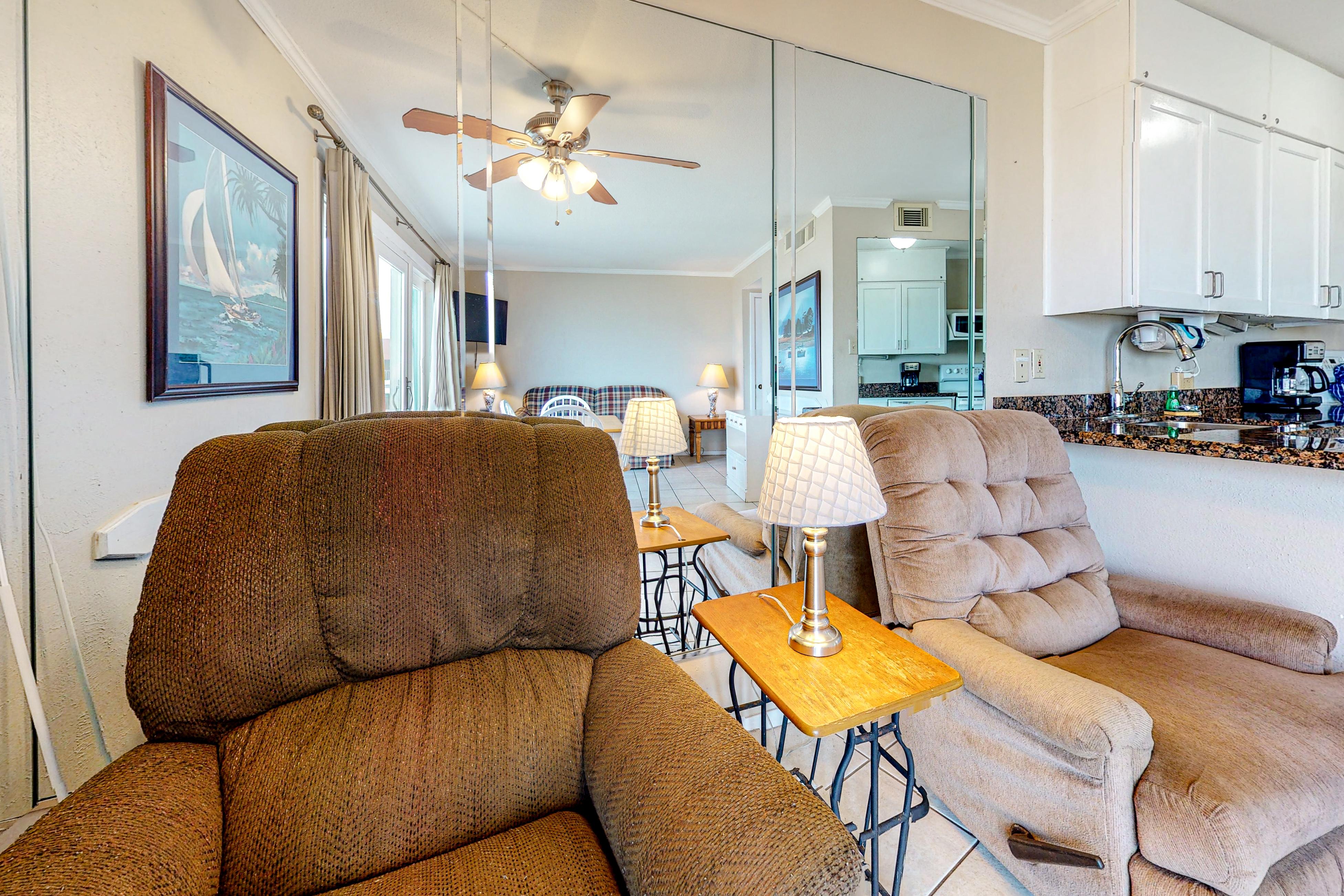 La Internacional Condominiums #203 4