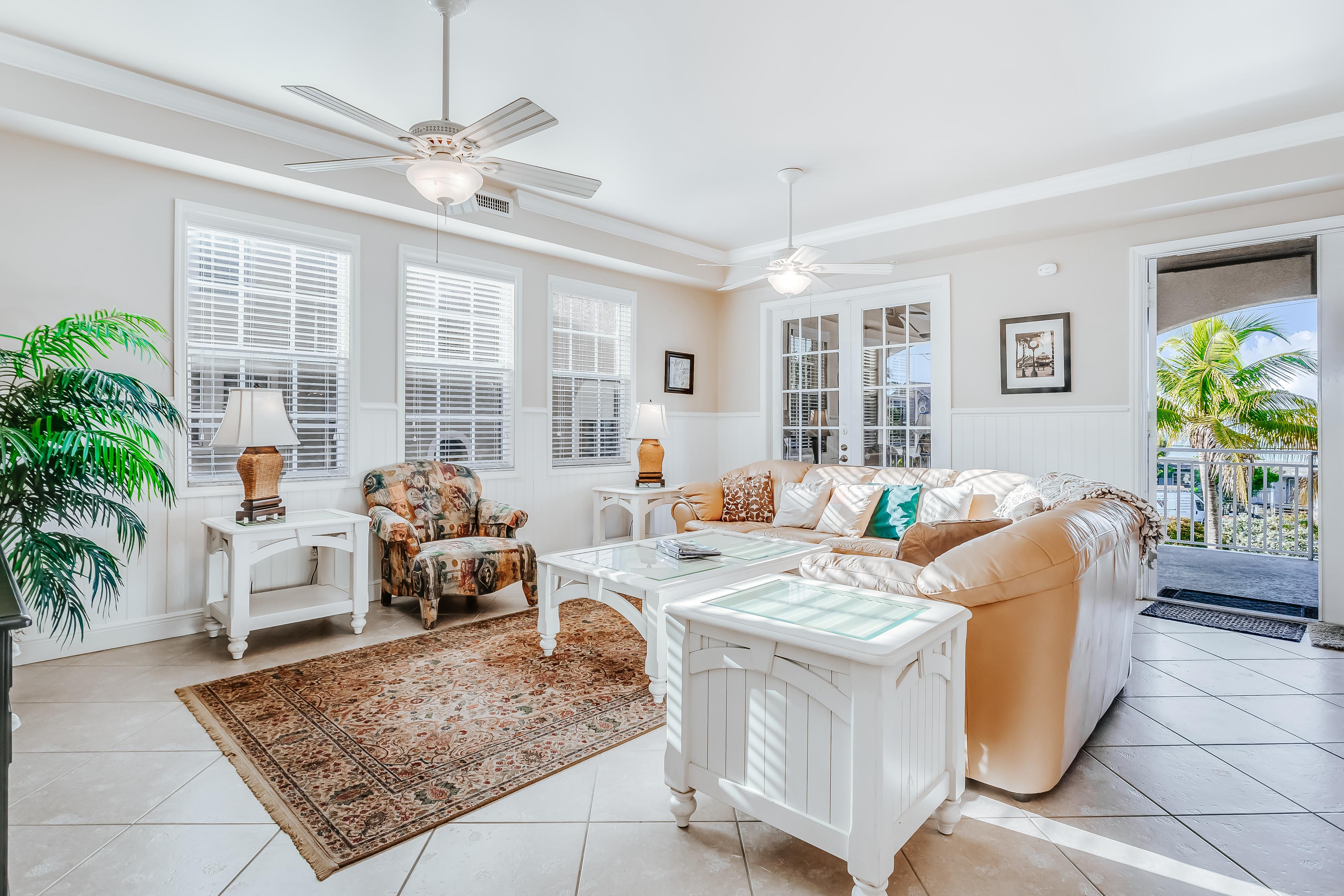 Whitecap Condo Beach View Splendor