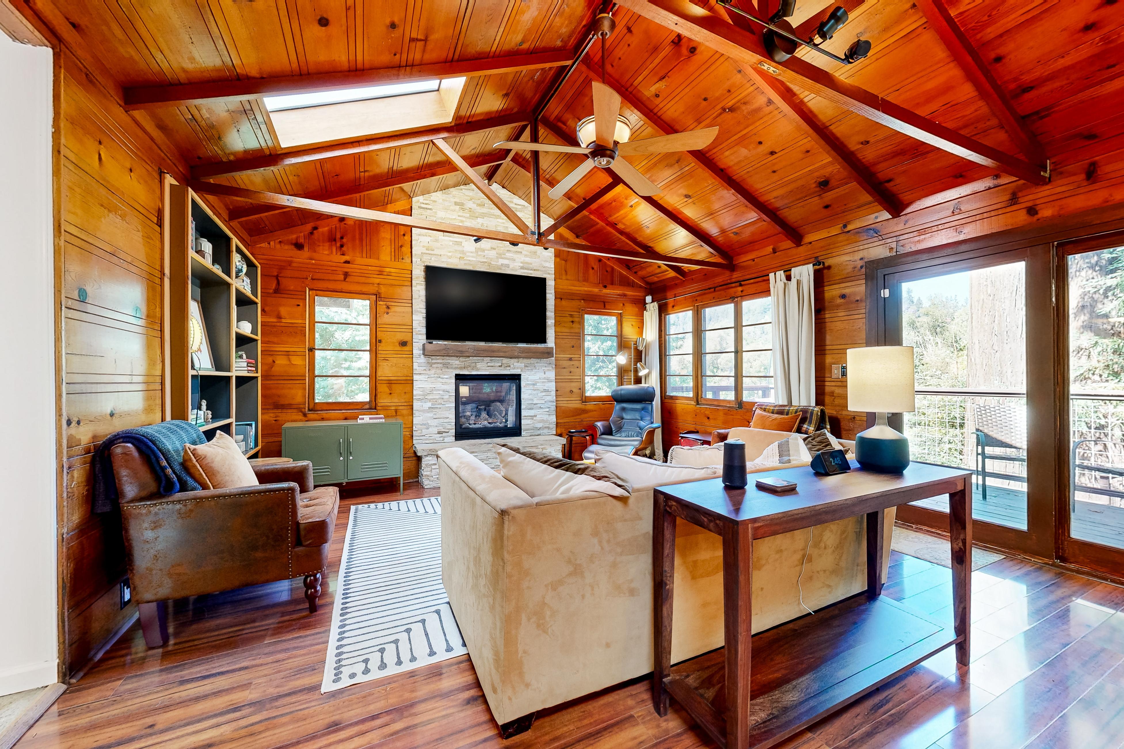 Cozy Riverview Cabin