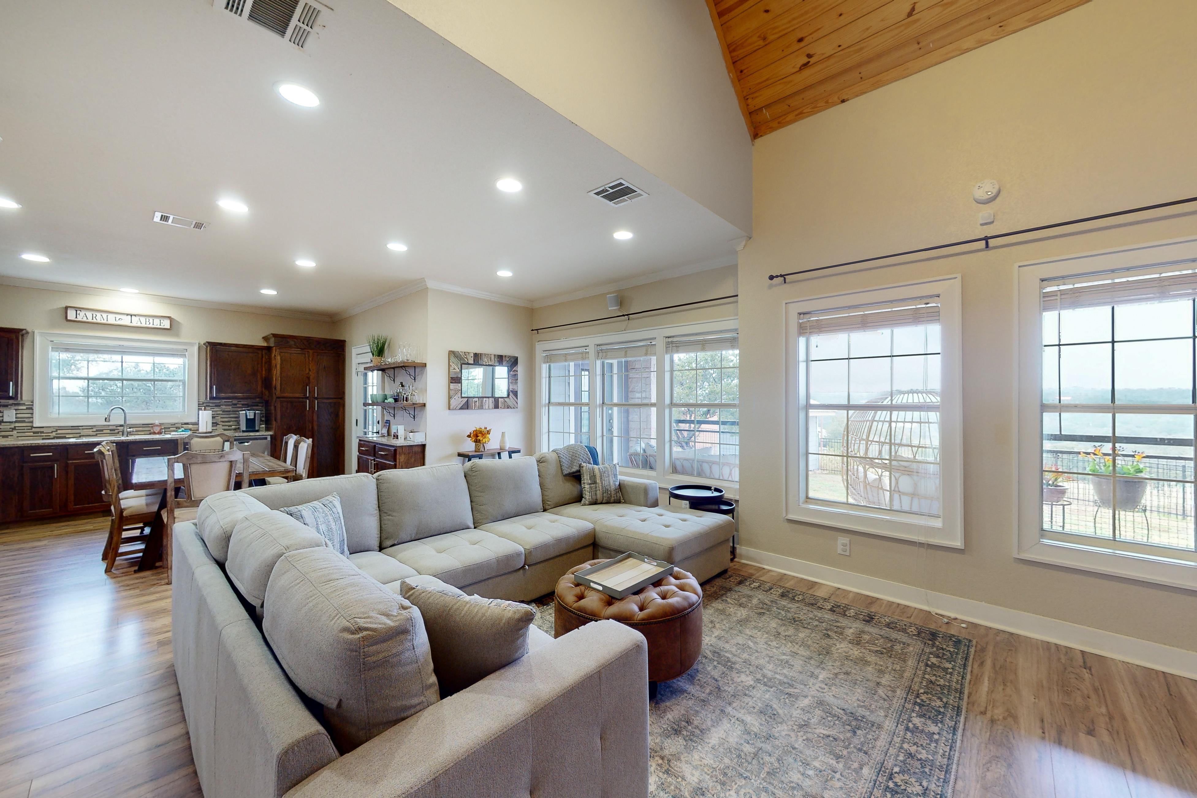Blue Farm House | Photo 1