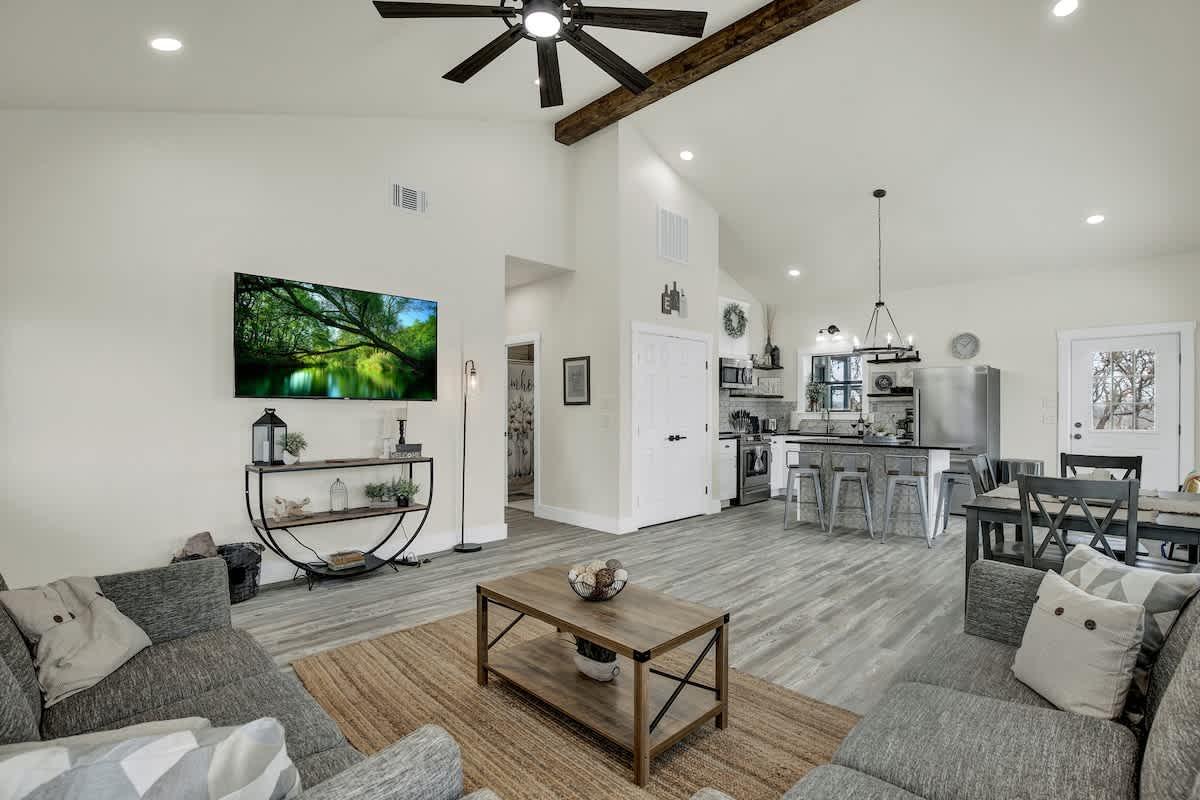 Hill Country-Fire Pit & Hot Tub!