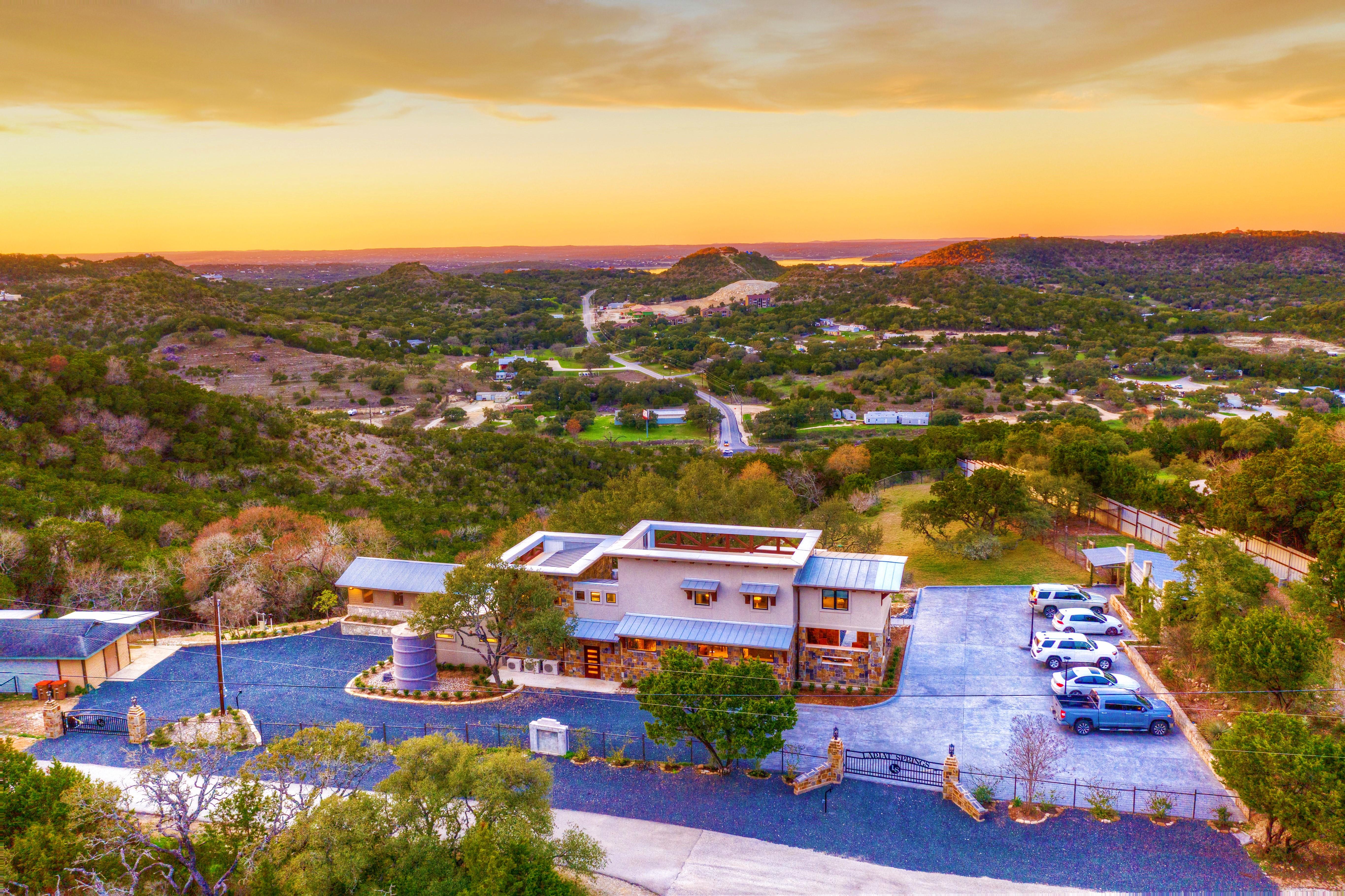 Luxury Hill Country Villa with Pool-Hot tub-Views