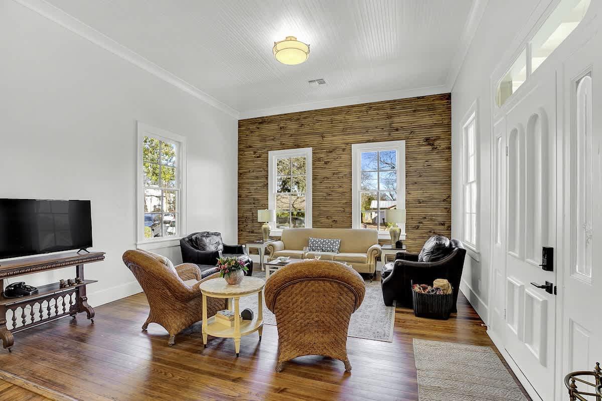 New! Luxurious Home with Wine Cellar & Firepit!