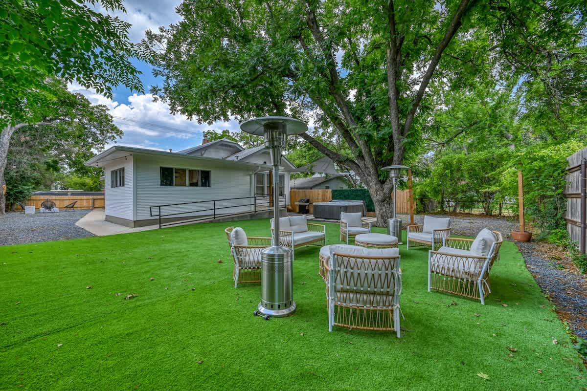 The Golden Goose - Hot Tub-Fire Pit-2 BLKS to Main