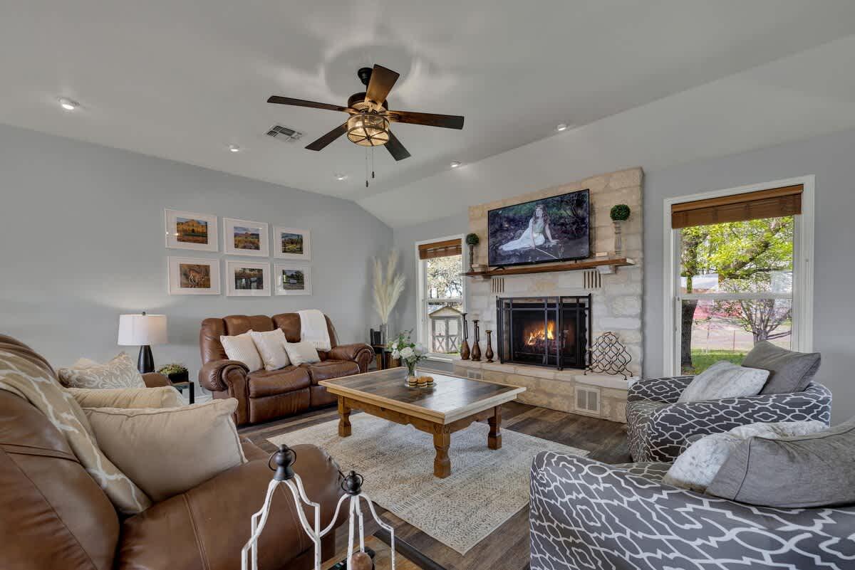 Starlight Meadows 3 mi to Downtown w/hot tub