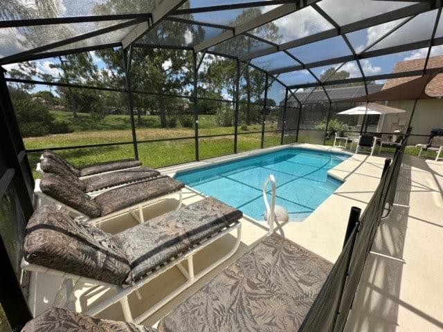 South Facing Pool Home - Room for the whole family!
