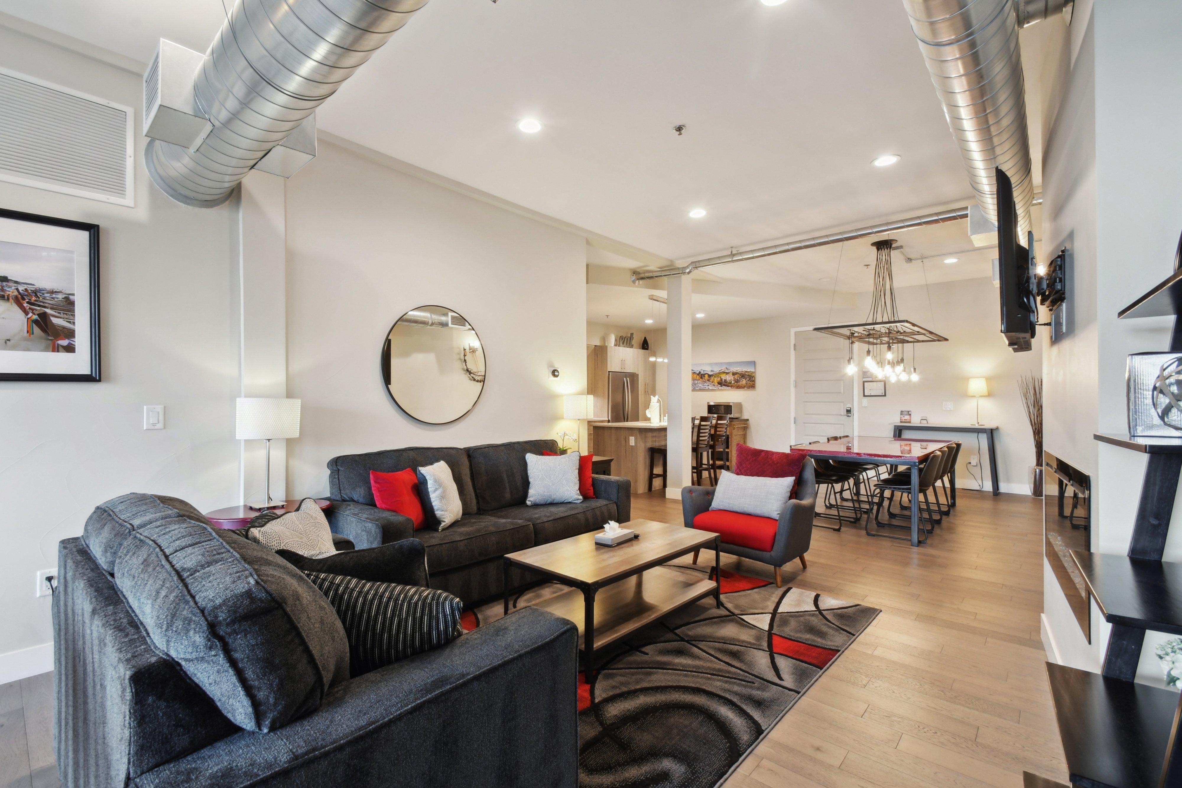 3198(U301): Graffiti & Skyline at RiNo Art Lofts