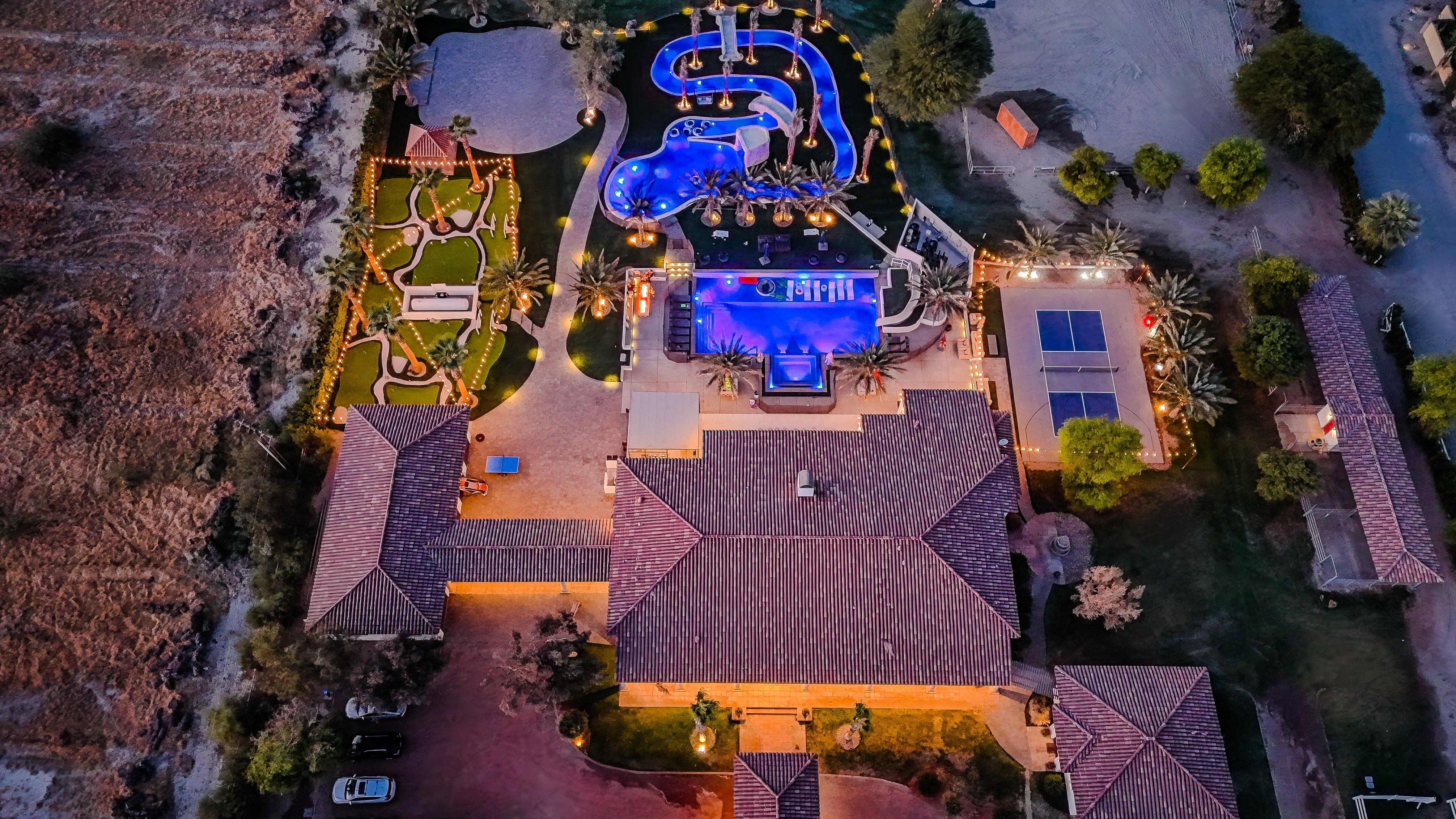 The Stallion Estate Sleeps 24, Theater, Game Room, Pickle ball!