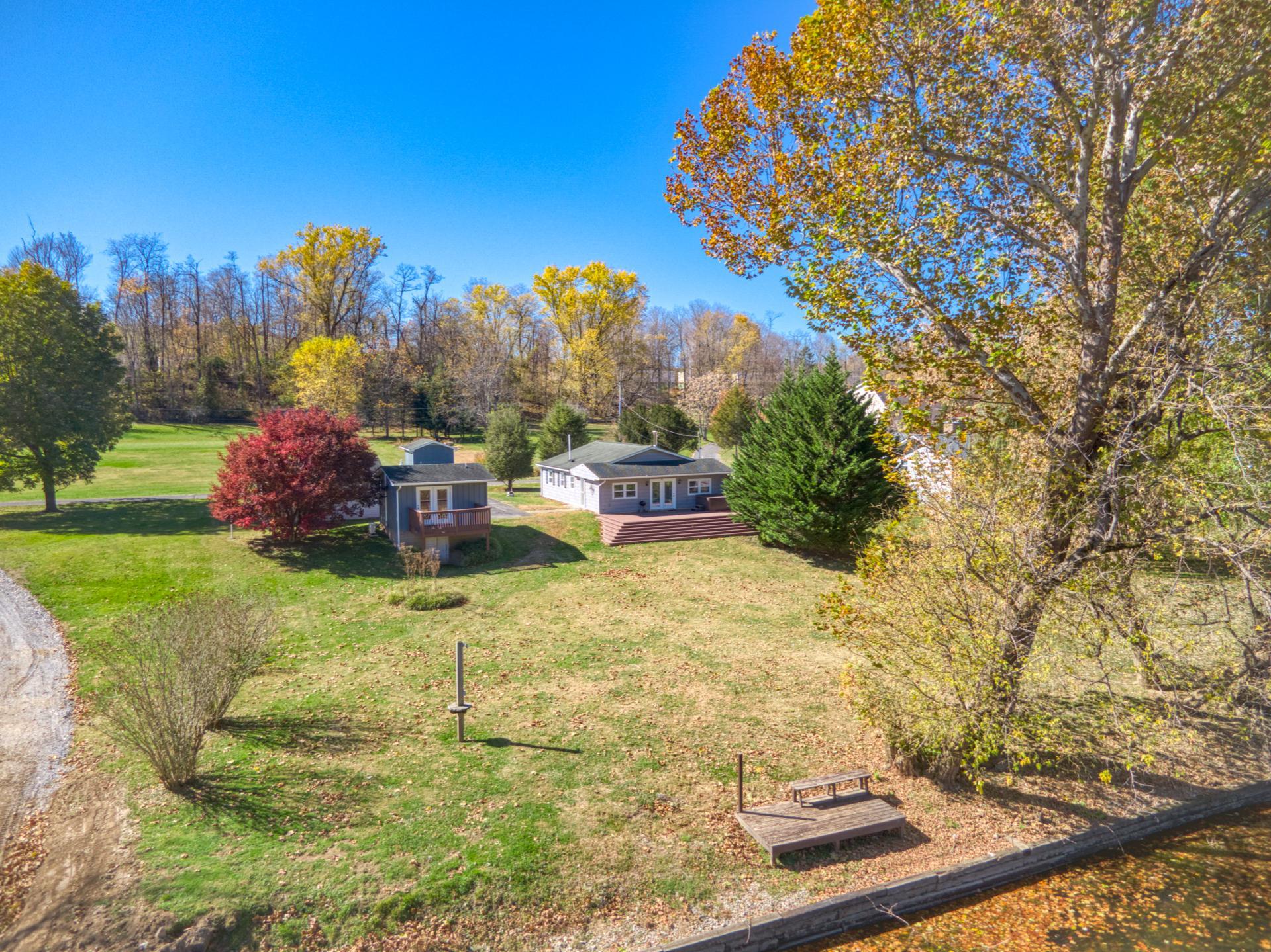 New River 3BR - Fishing, Kayaking, Hot tub & VT Game Weekends