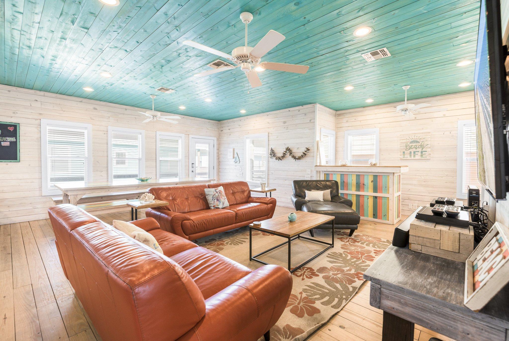 Sandy Coral - Golf Cart Included!