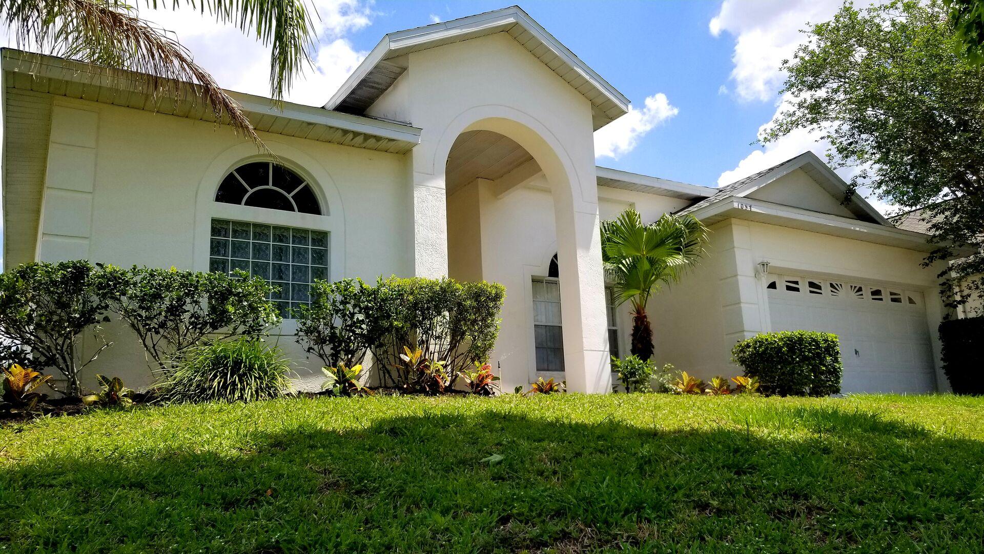 Private pool and spa, 10 miles to Disney, 20 Universal, ping pong, game room, washer, dryer, wifi