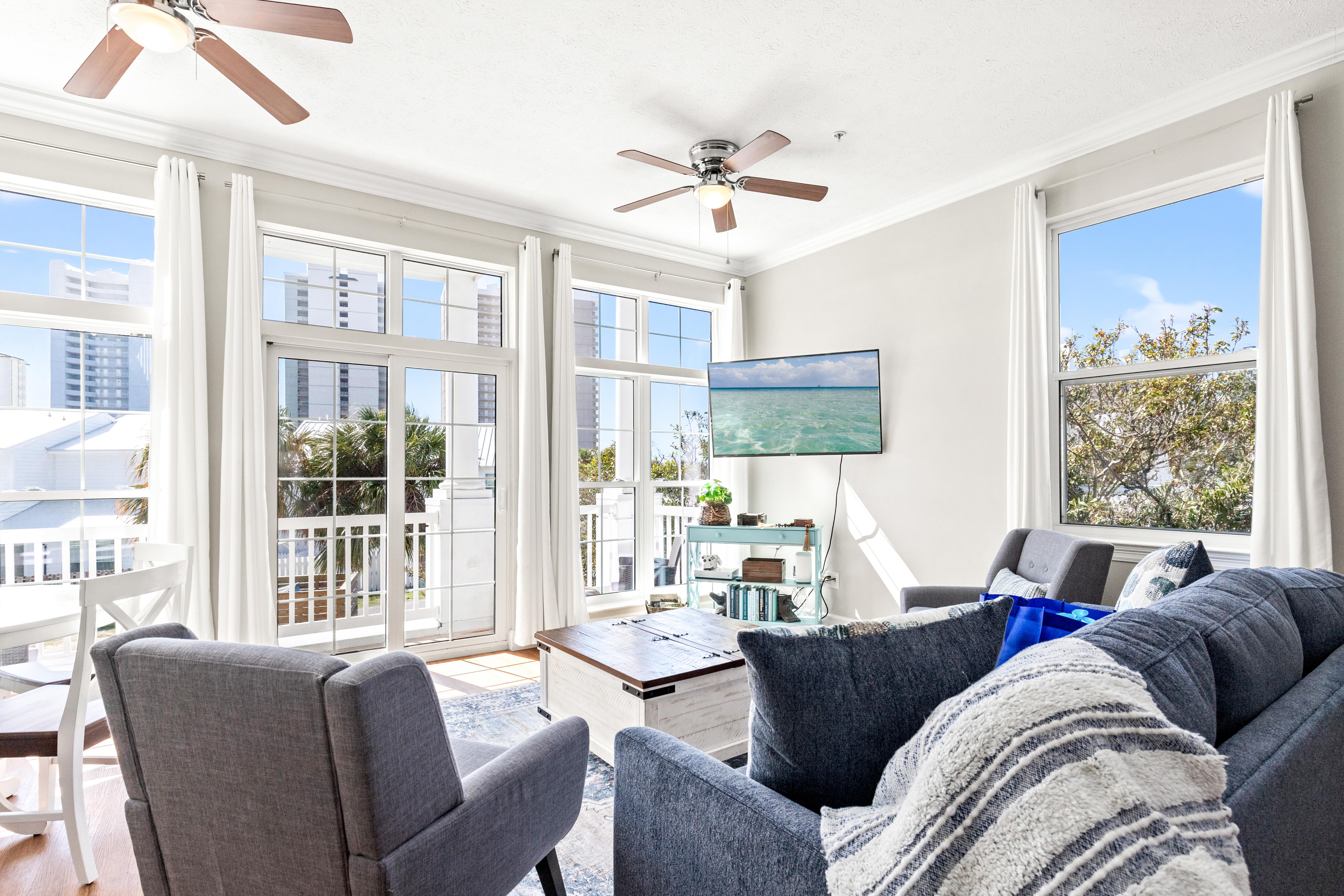 Sailors Cove: 5-Bedroom, 4.5 Baths, Sleeps 12! Steps Away from the Beach!