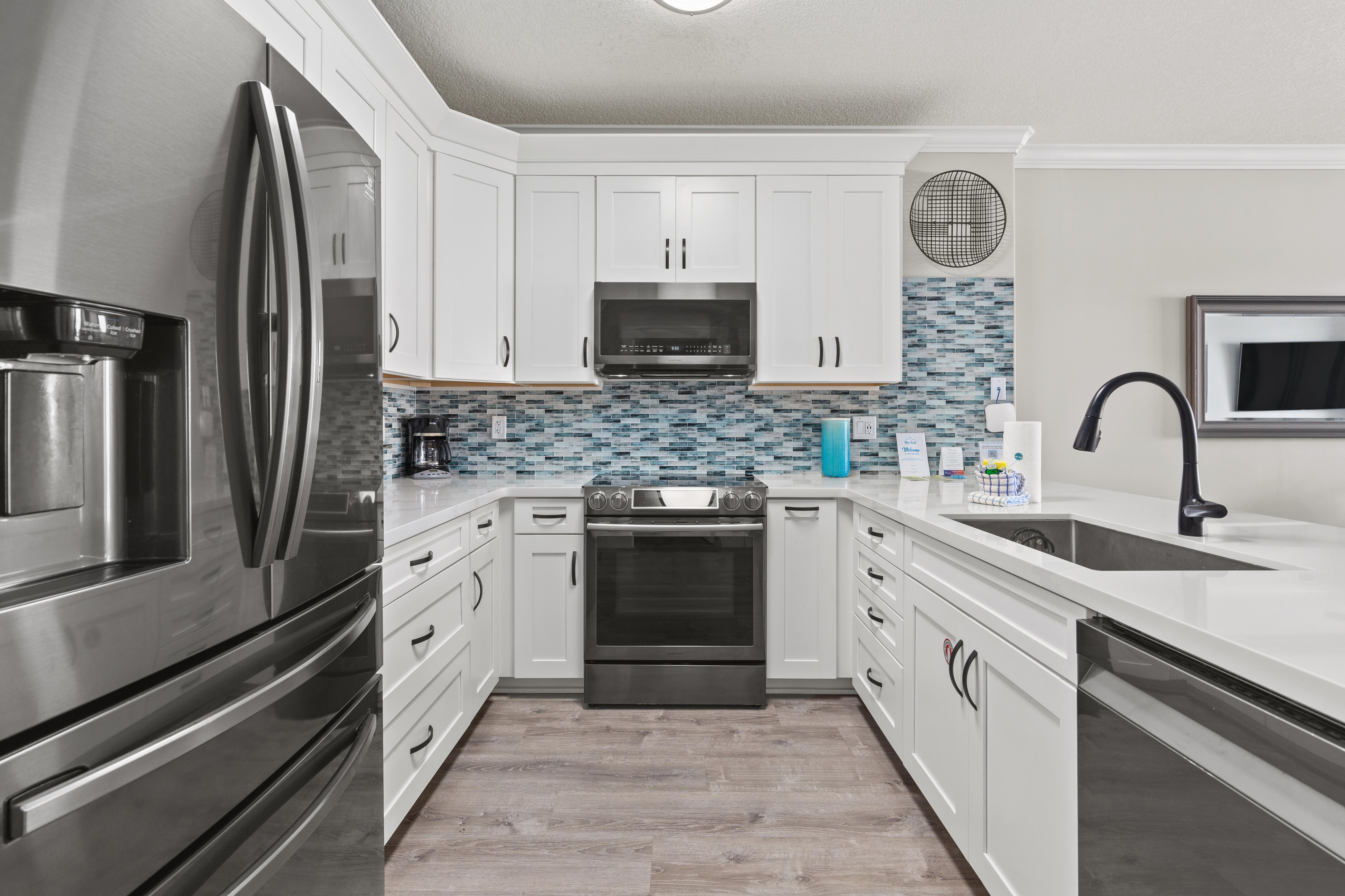 Beautiful Ocean Views! 2-Bedroom, 2-Bathroom! Resort Pools!