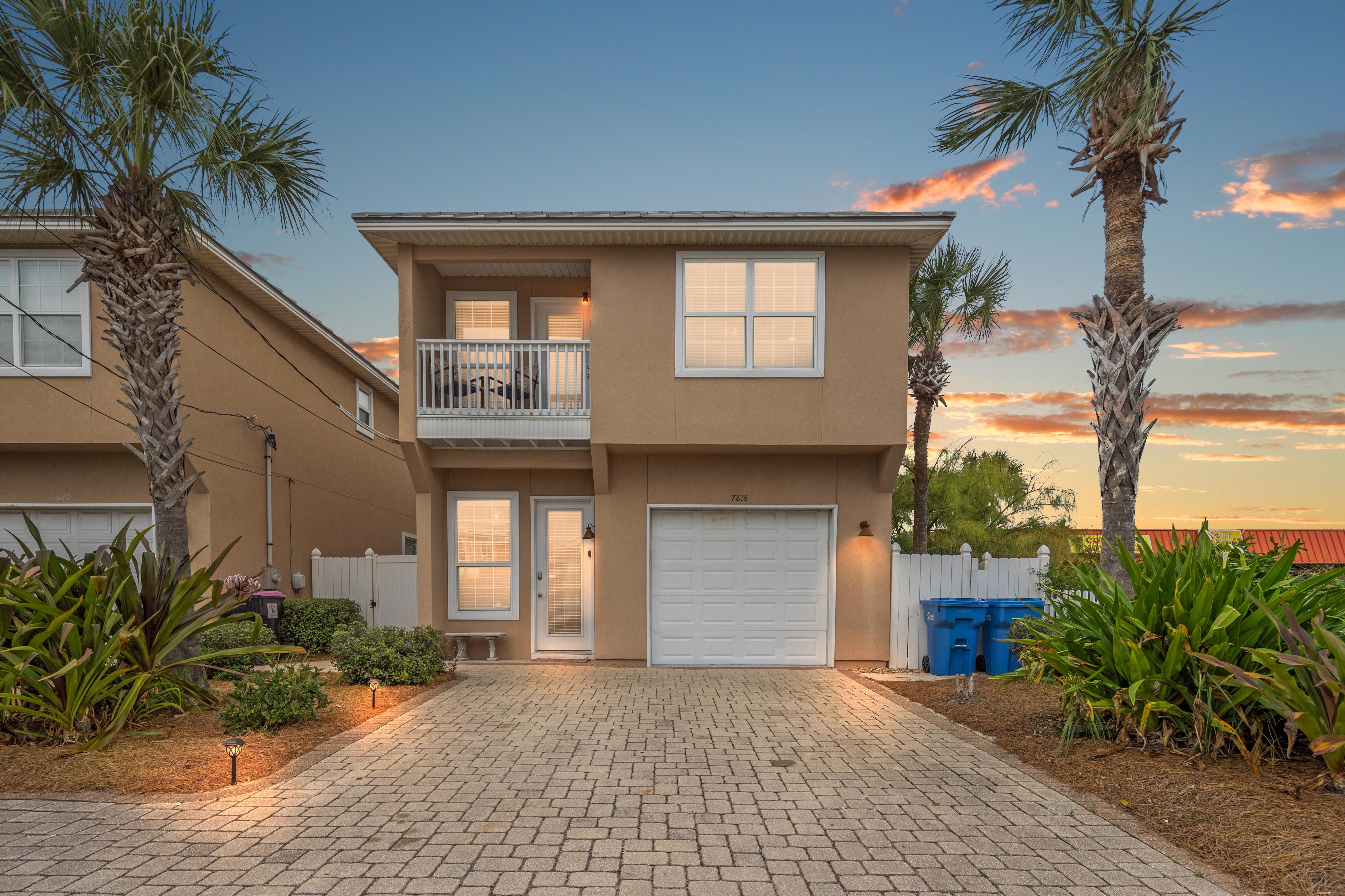 Escape to Sand Dollar Holler: Coastal Retreat, 3 Beds, 2.5 Baths, Sleeps 10!