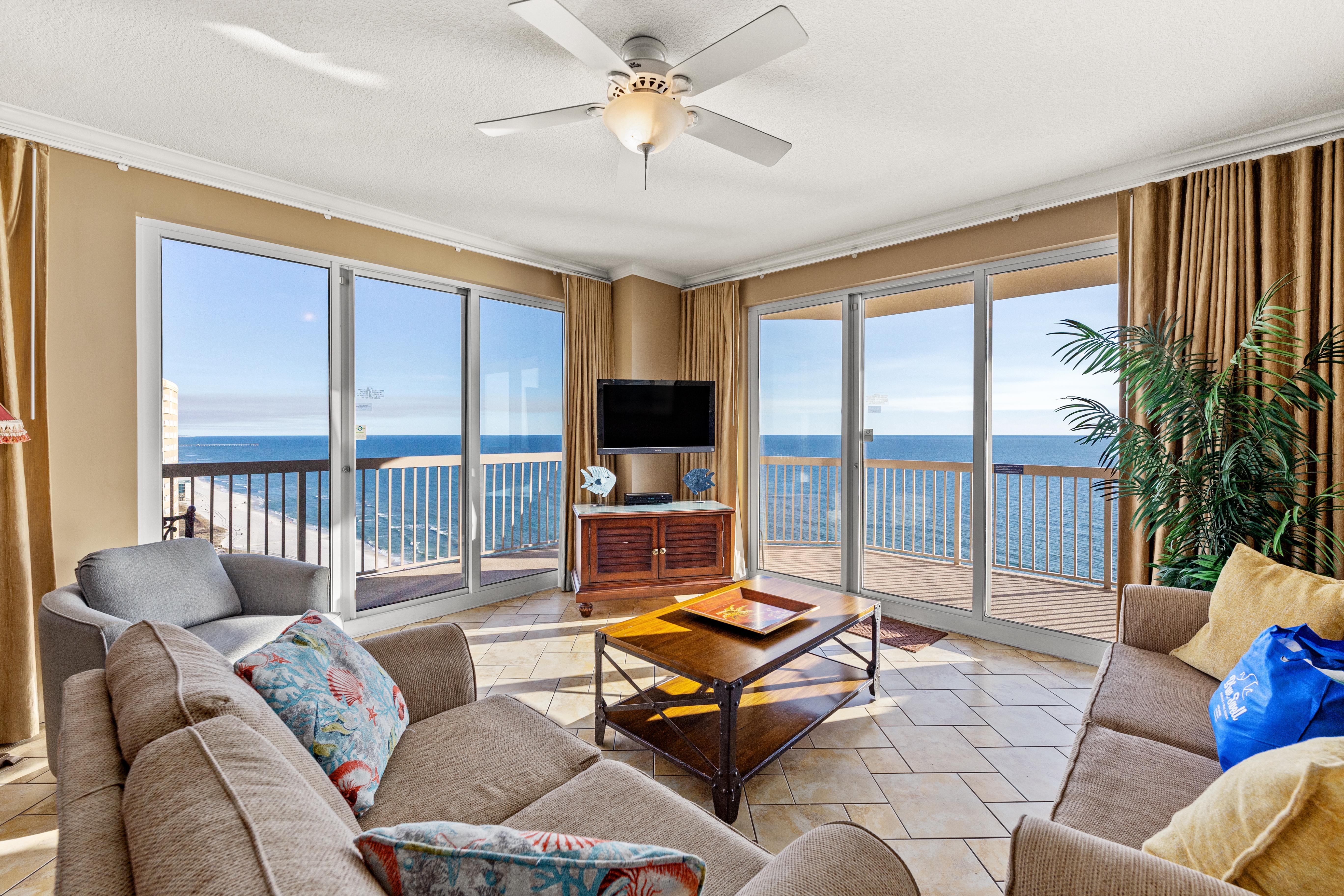 Gulf Front Master Bedroom! 2 Pools & Hot Tubs! Sleeps 8!