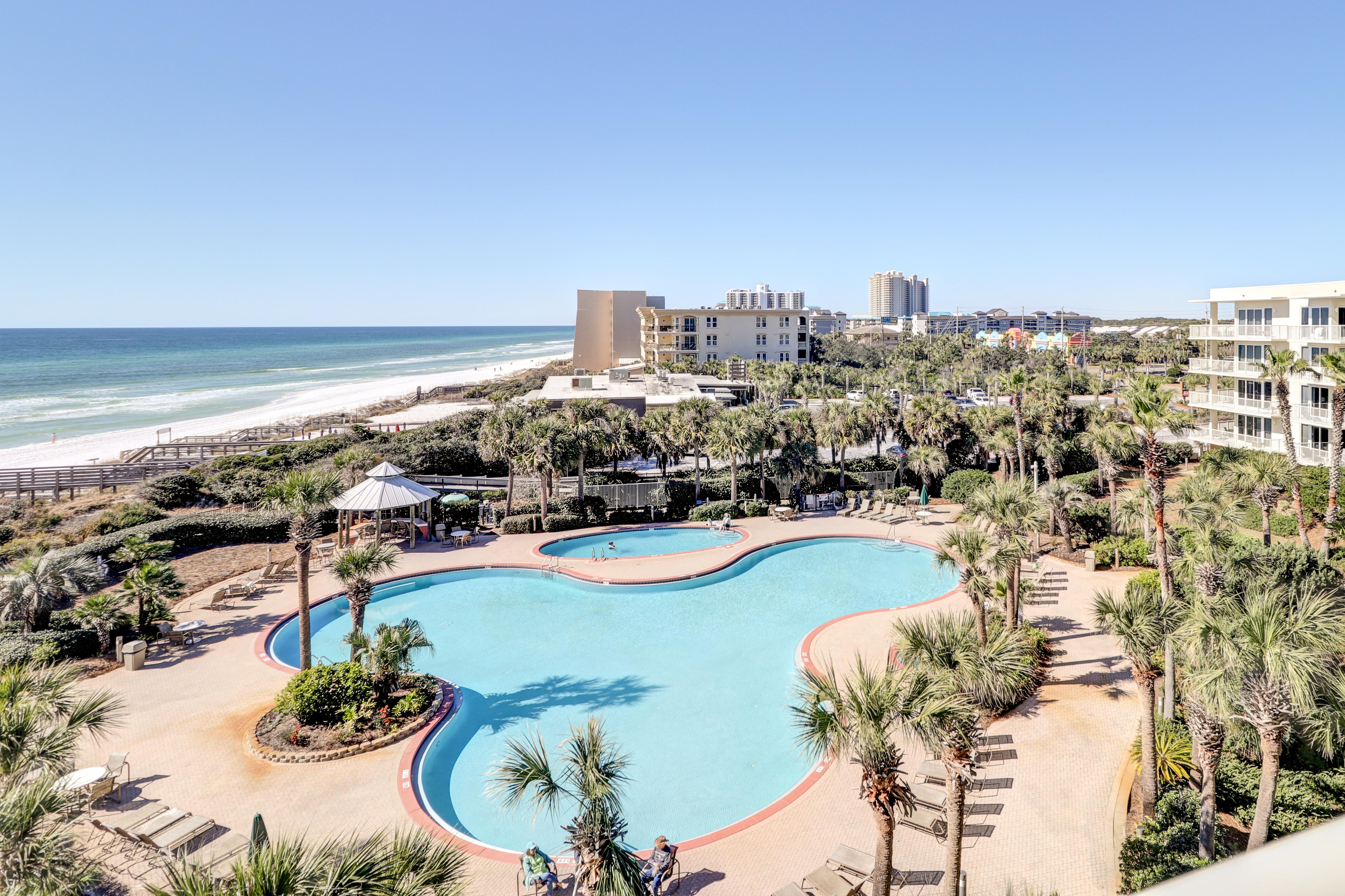 NEWLY RENOVATED! Breathtaking views! Fourth Floor! Pools! Grill! Beach Chairs