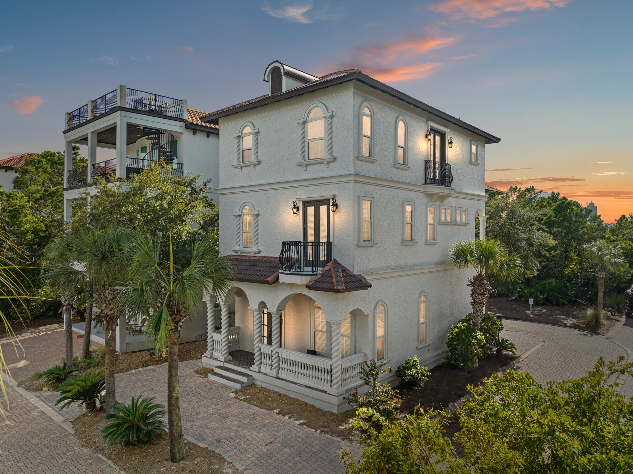 Poseidon's Grotto! 4BR 4.5BA Dog-friendly Heated Private Pool Grill Sleeps 12