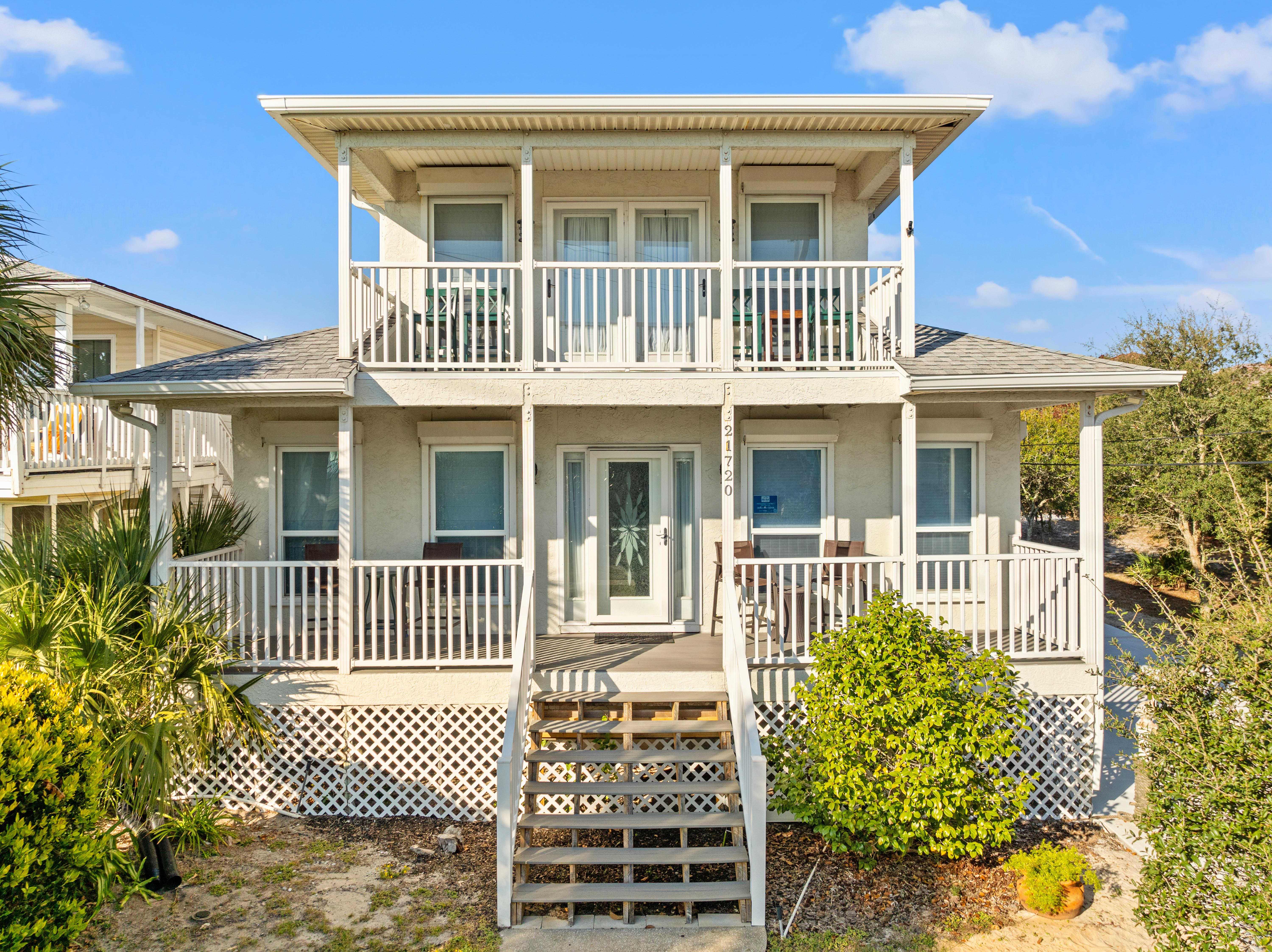 Vacation in This Gorgeous 2-Story Home! 3 BR 3 BA! Sleeps 8!