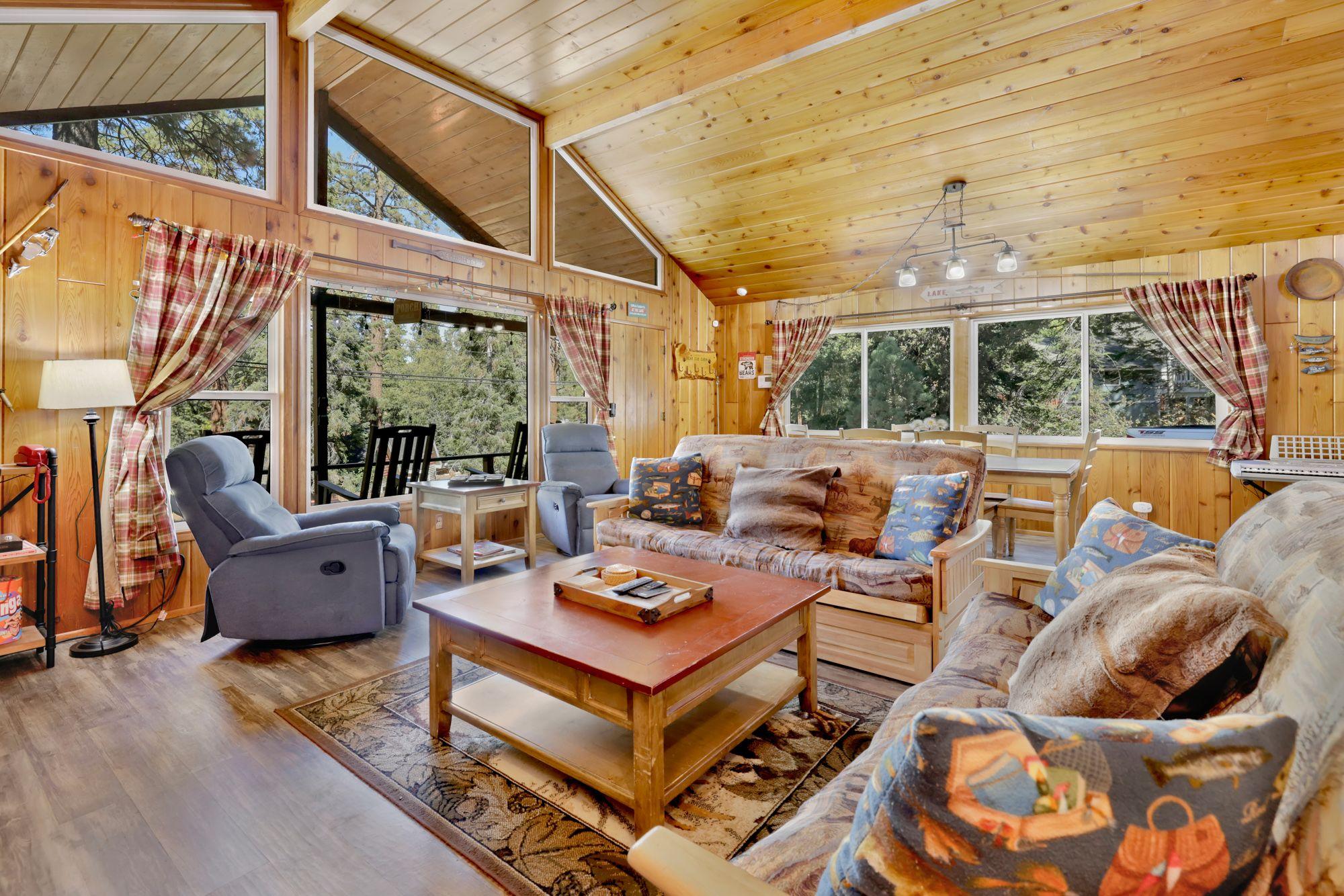 BEAR CUB CABIN #2069