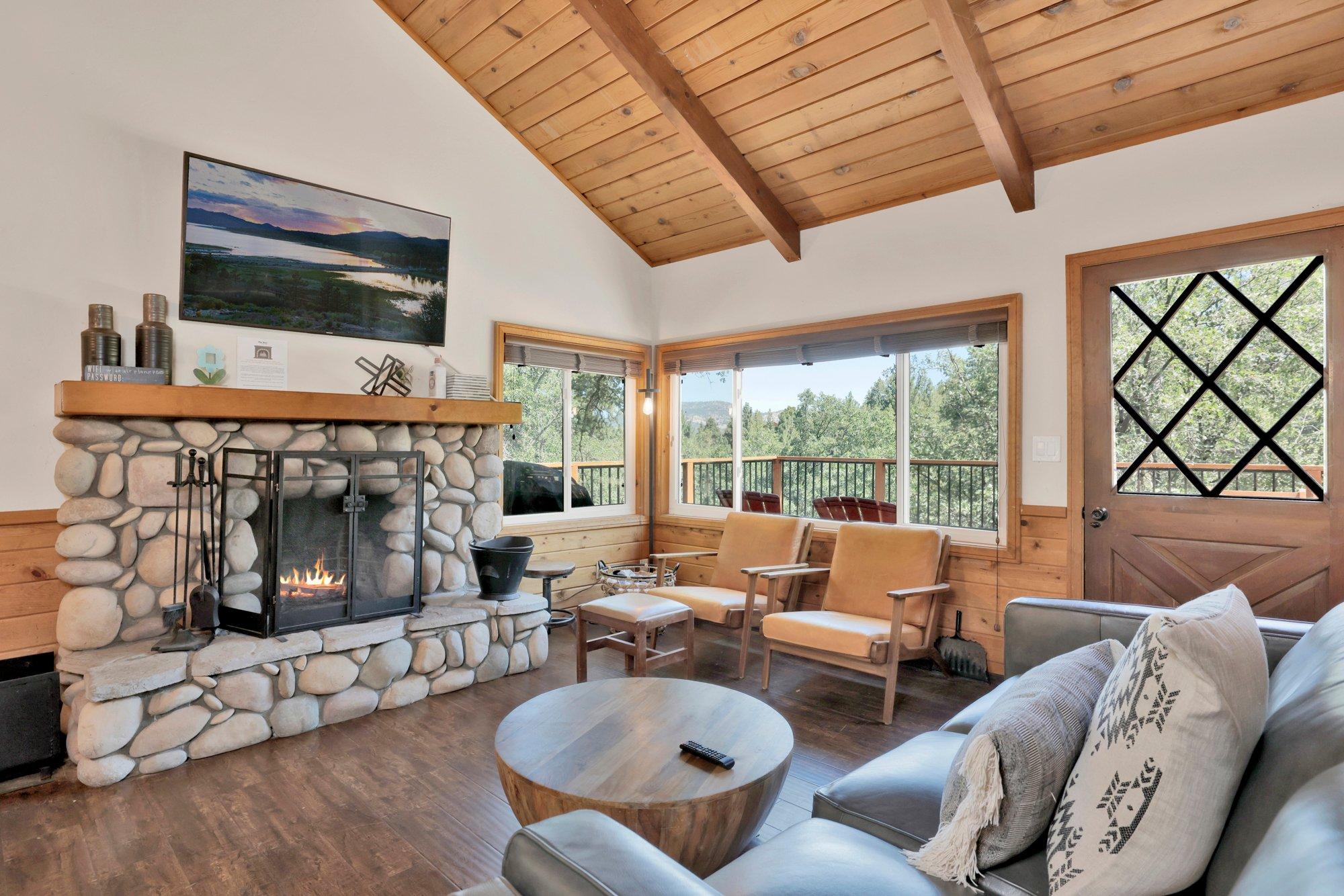 BLACK OAK CABIN #1977