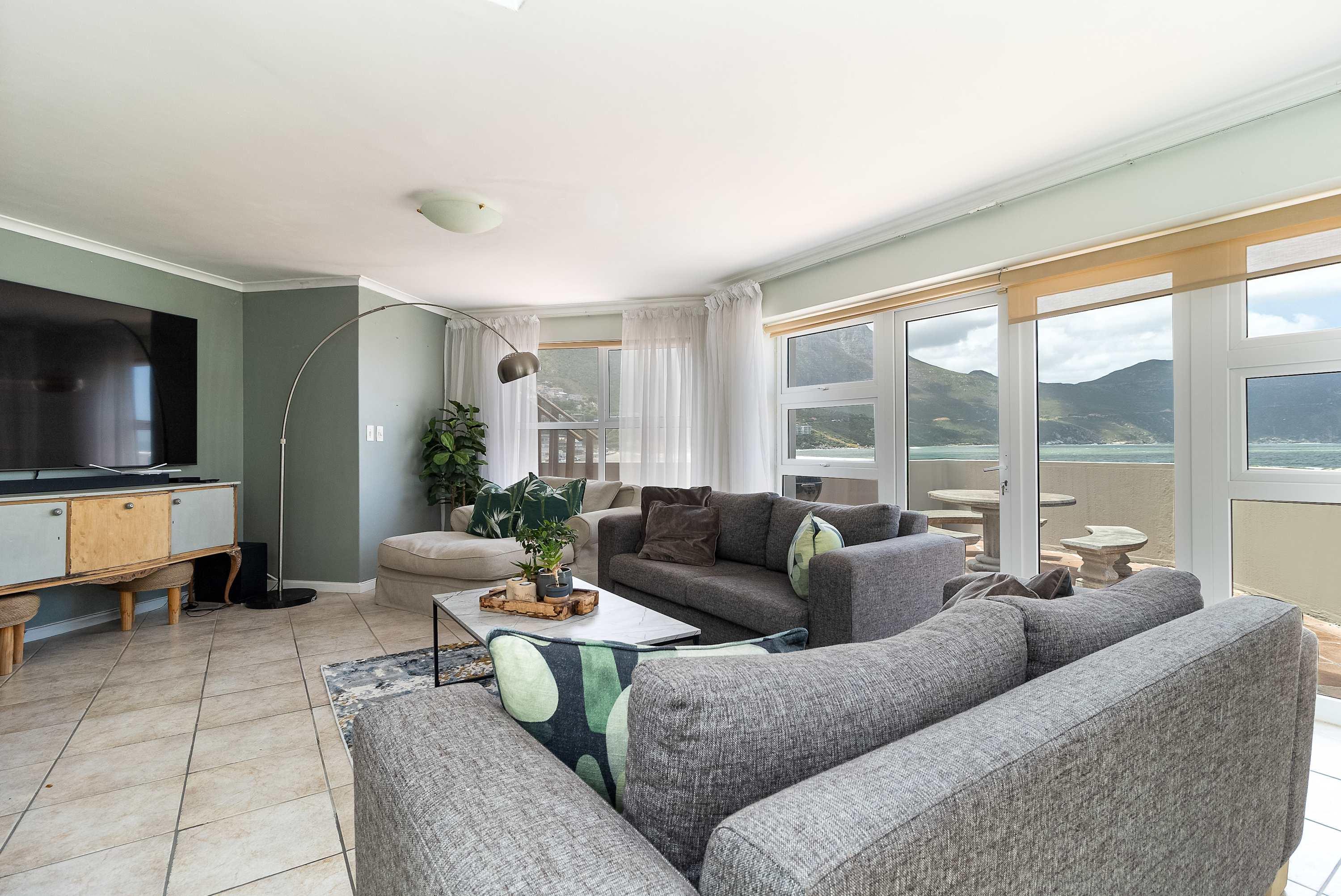 Beachfront Villa Sea Breeze ,Hout Bay ,Cape Town 