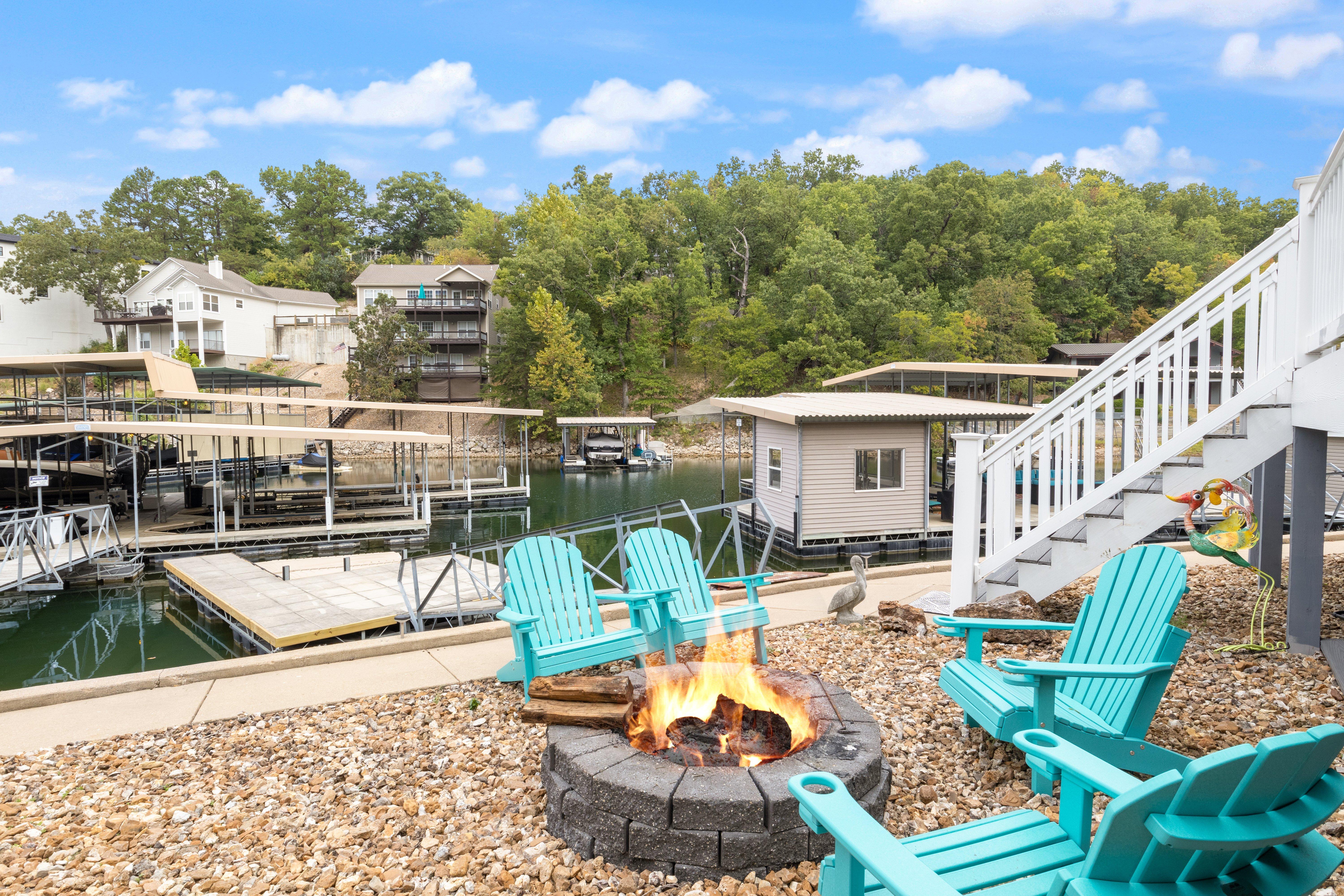 Amazing Wall of Windows, Swim Dock & Pet Friendly