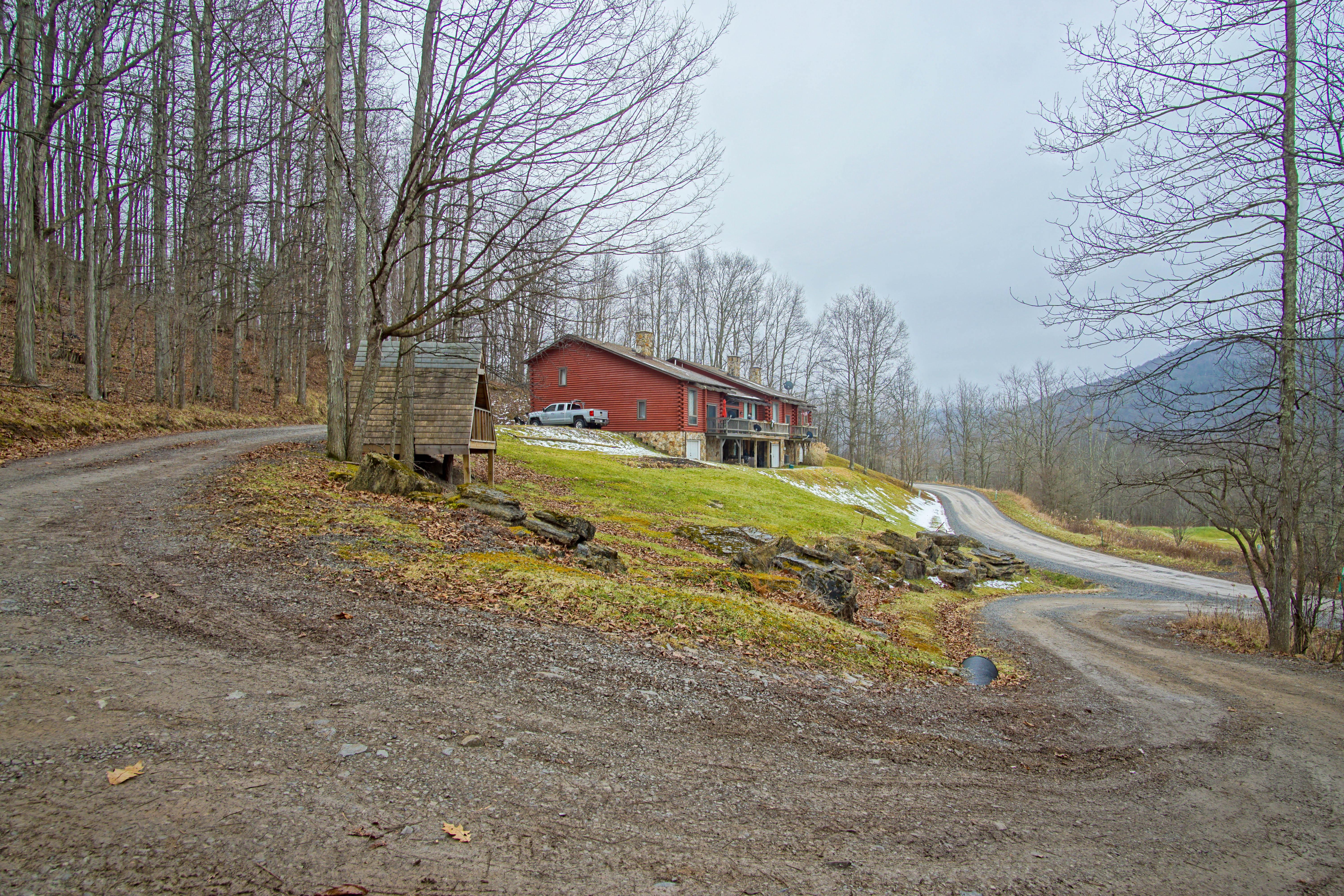 2 Br Plus Loft: Hawthorne Valley 4