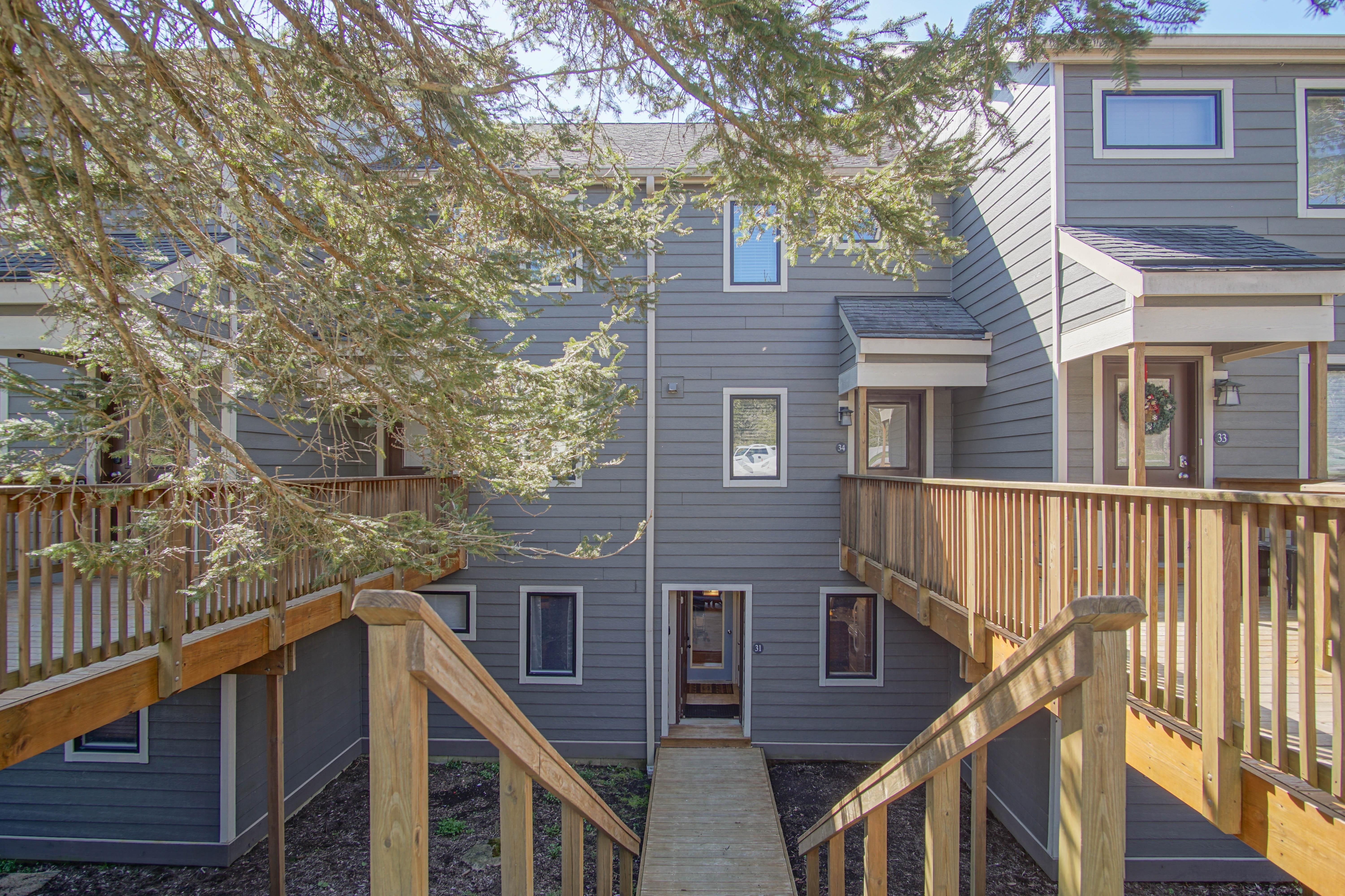Powderidge #31: 2 Bedrooms, 2 Full Baths: Slope Side, Wood Fireplace.