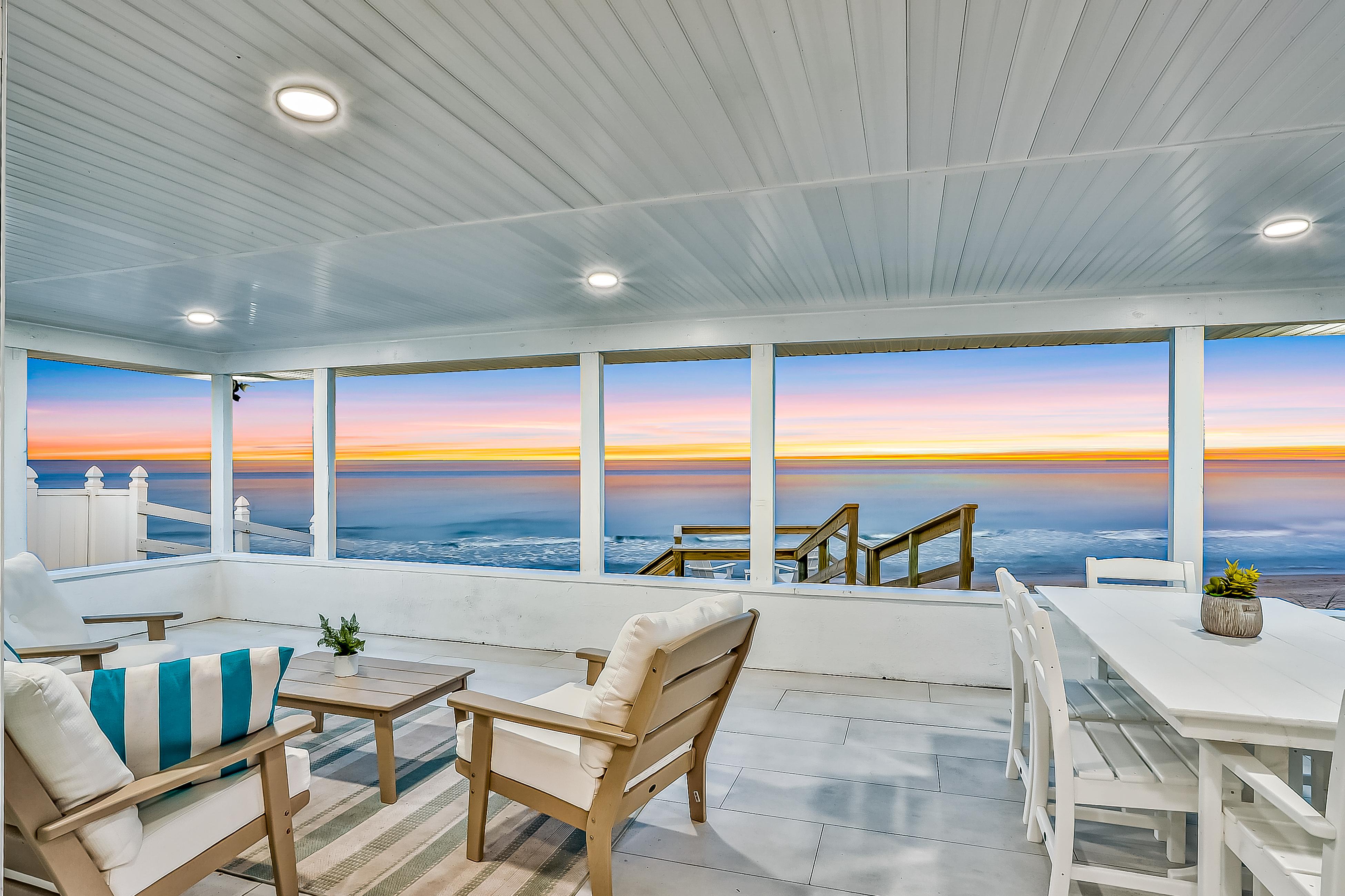 Beachfront home w/ private lanai and deck - walk to the beach