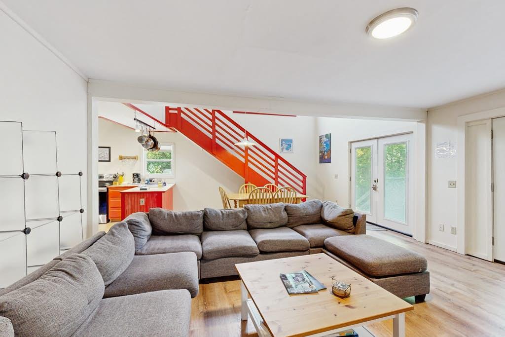 Sunlit cottage next to Acadia - sparkling full kitchen - 1 mile to downtown