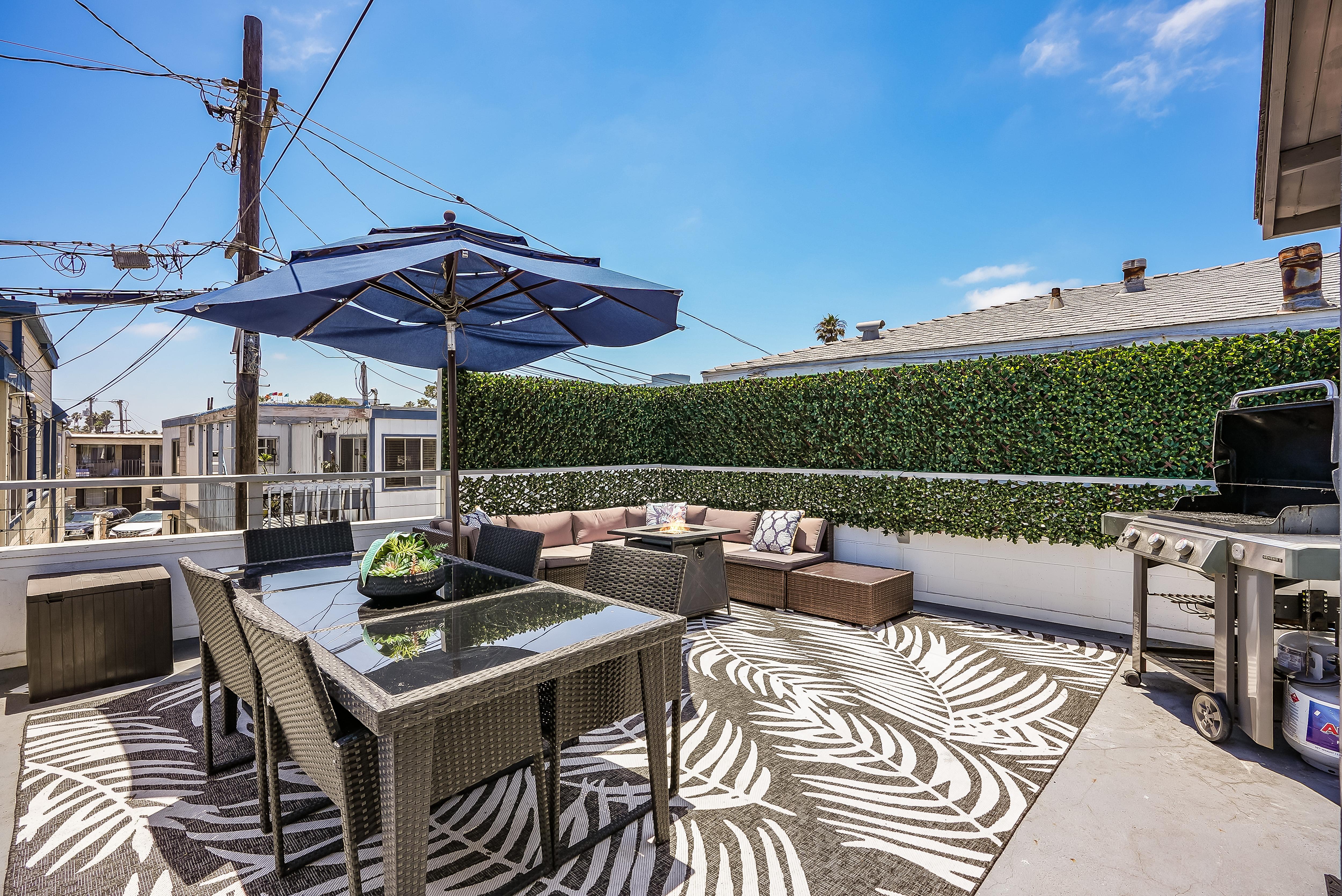 Private Rooftop Deck And Steps To Beach - Charming Coastal Getaway - Mission Beach - San Diego