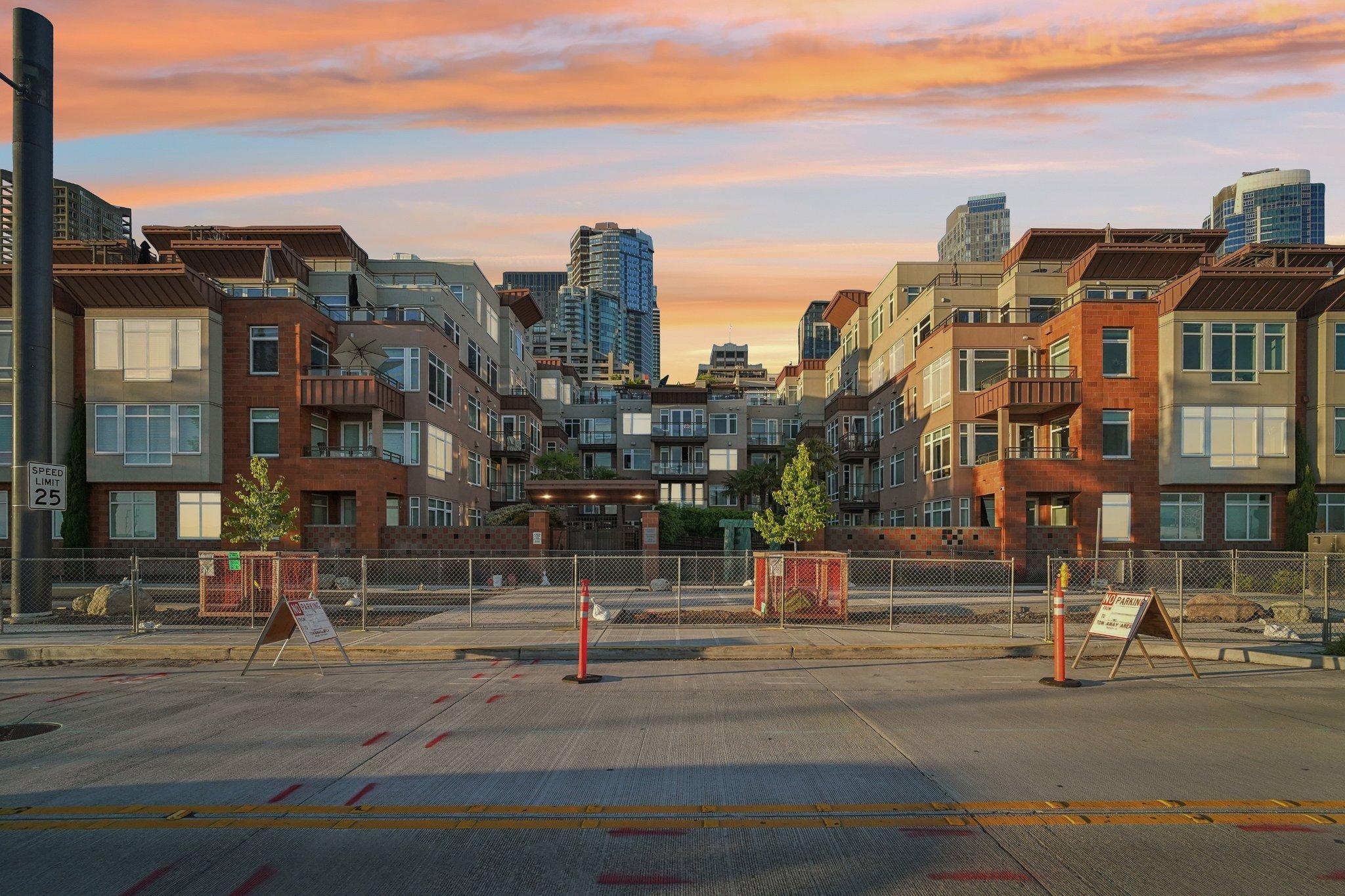 Alaskan Way unit 127 3