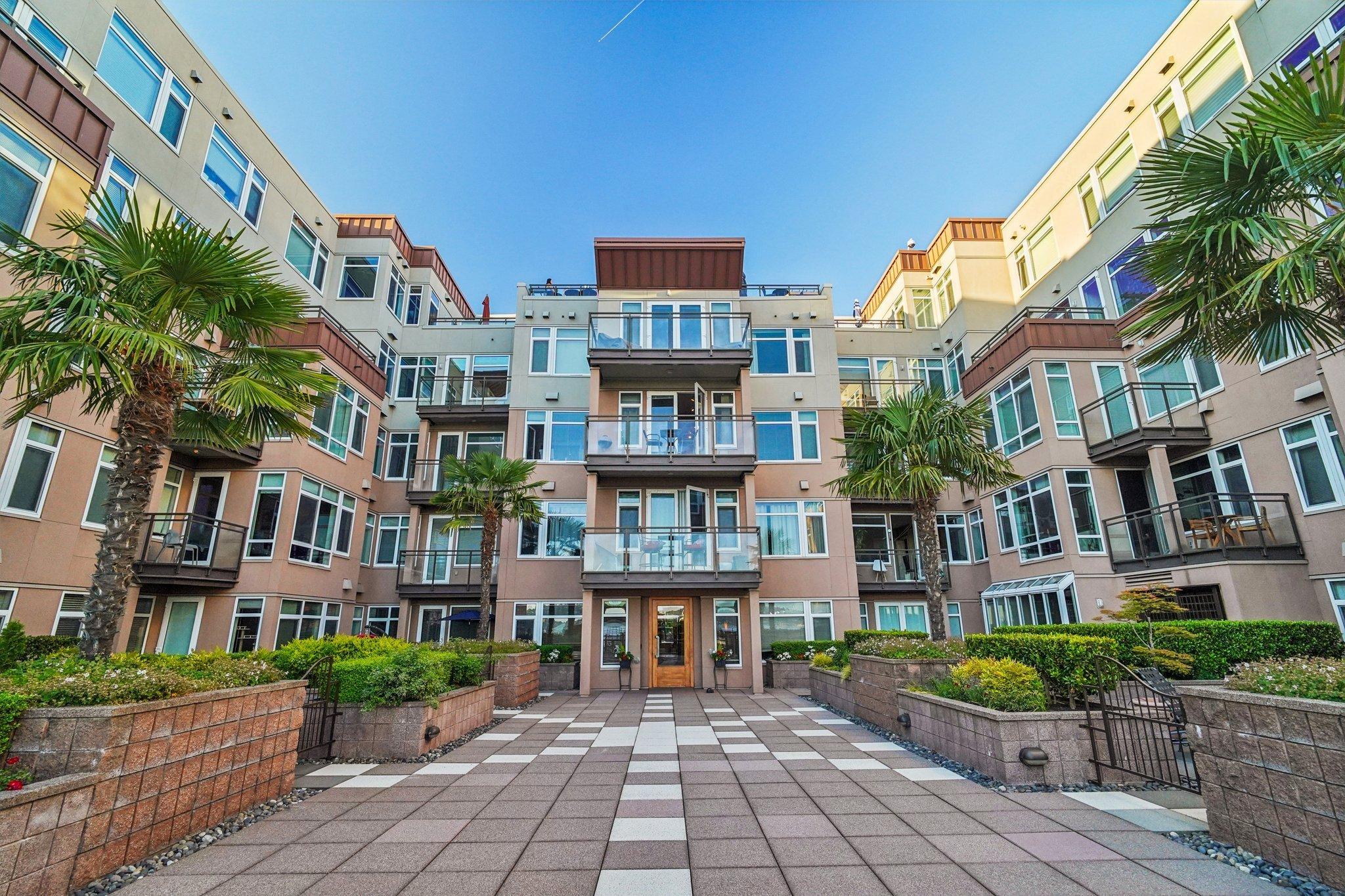 Alaskan Way unit 127 4