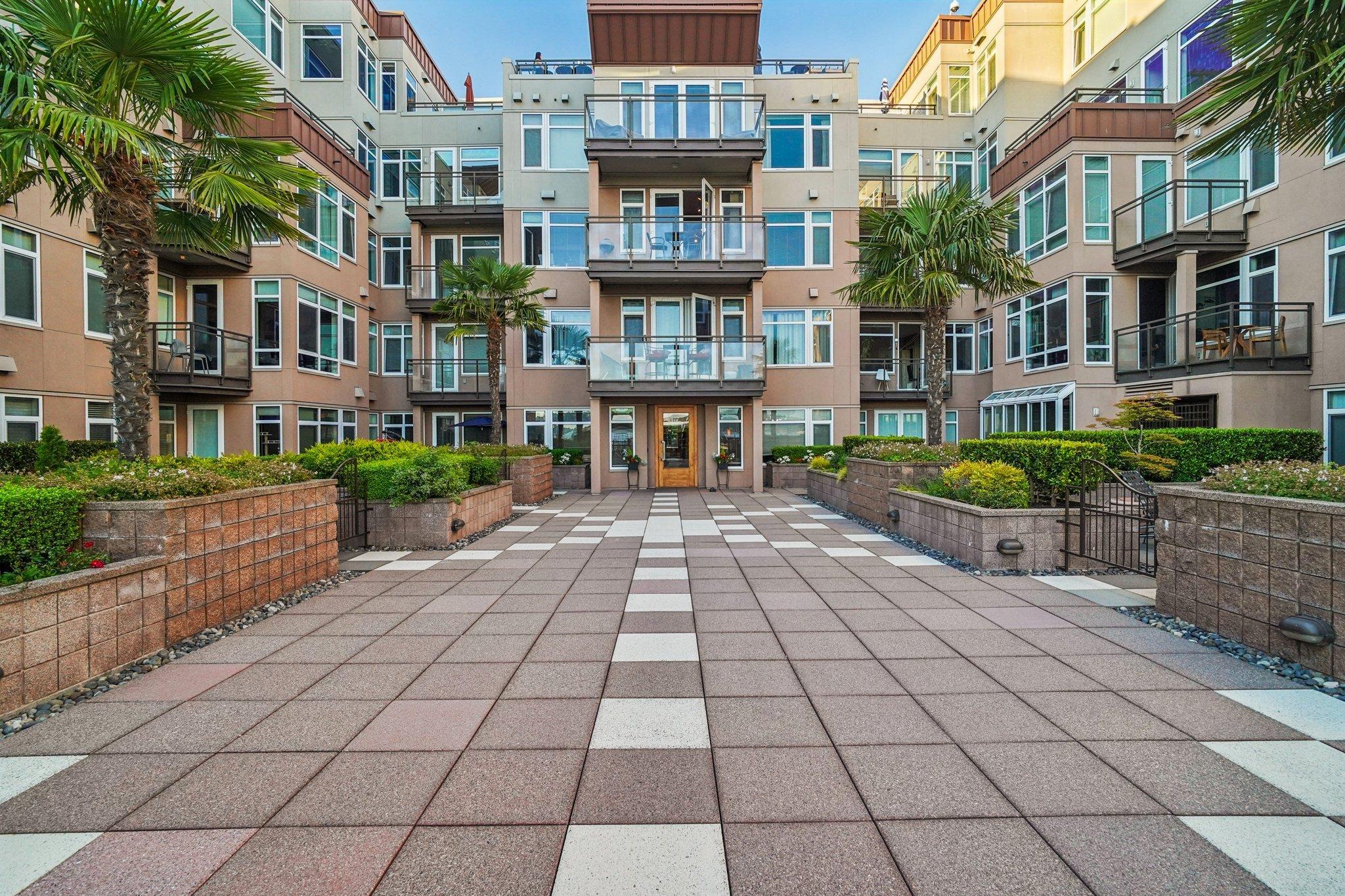 Alaskan Way unit 127 5