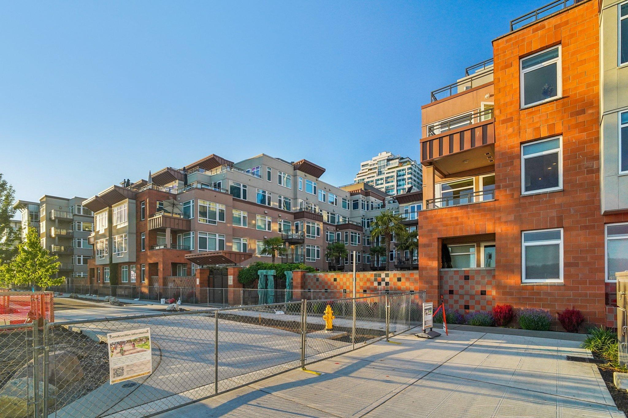 Alaskan Way unit 127 6