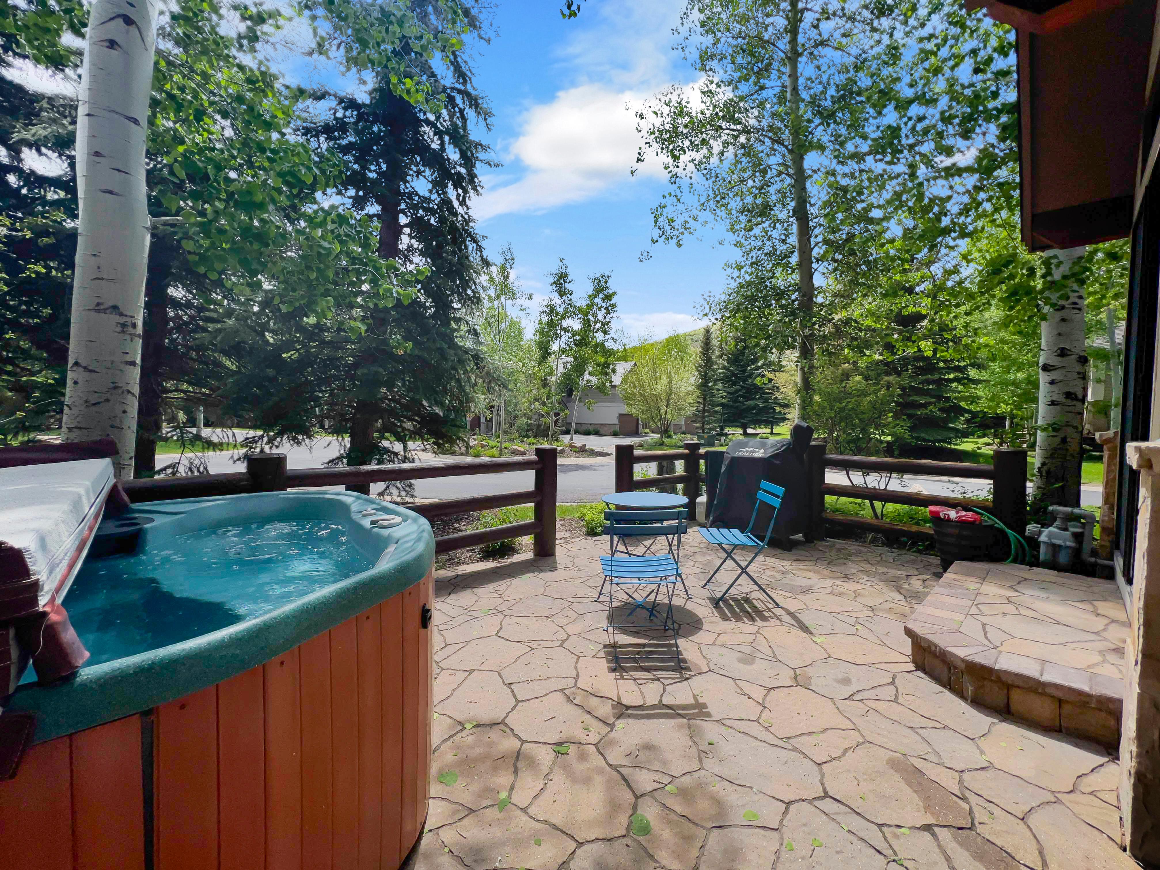 2480 Escape to the Lakes at Deer Valley! Private Hot Tub Oasis-Close to the Slopes! Free Skier Shuttle to Deer Valley! 2