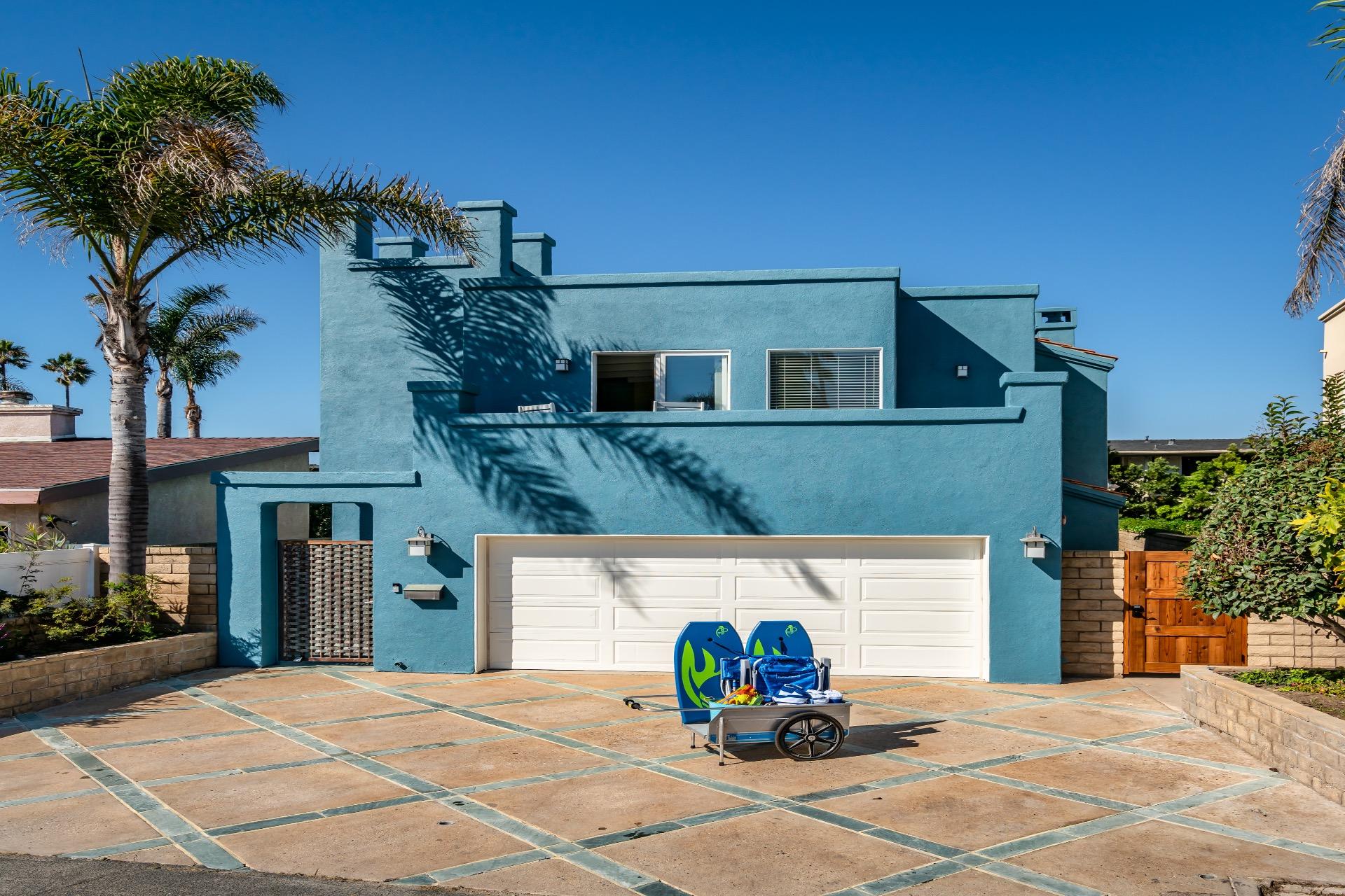 Bright Blue Home With Spacious Yard And Balcony - Delightful Coastal Haven - Ventura, CA