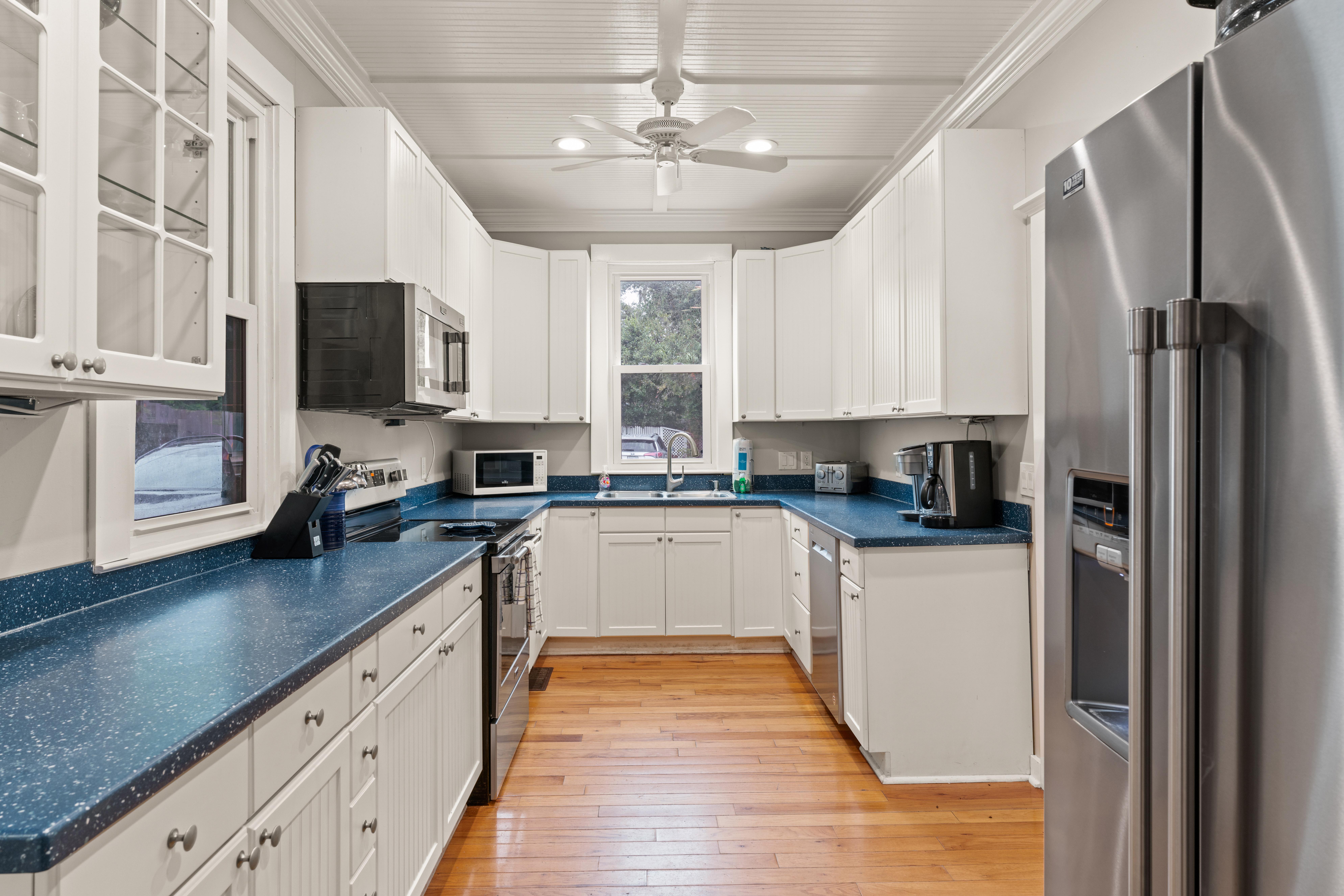 Sea Side Inn - 4219 2nd Street | Photo 2