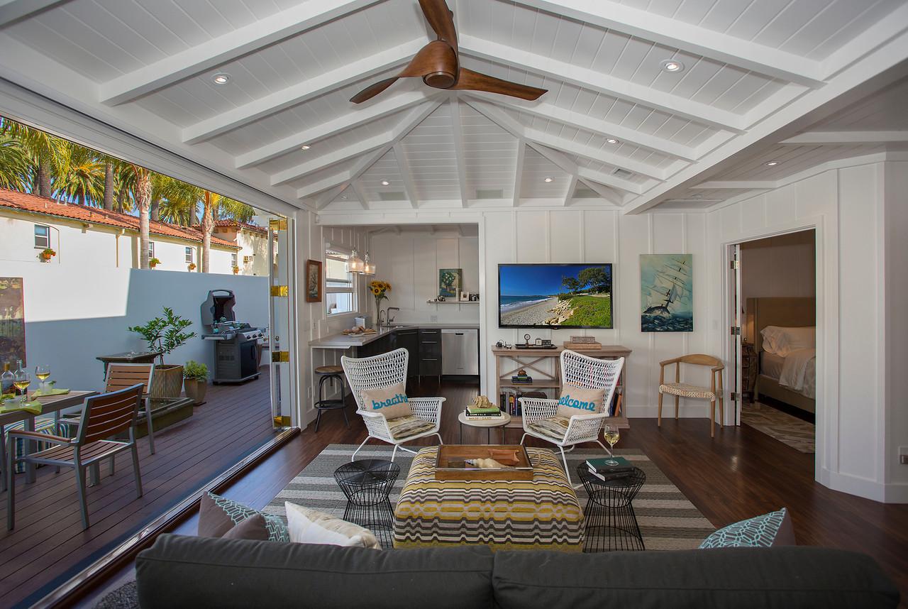 Stylish Indoor Outdoor Living And Luxury Kitchen - Charming Coastal Hideaway - Santa Barbara