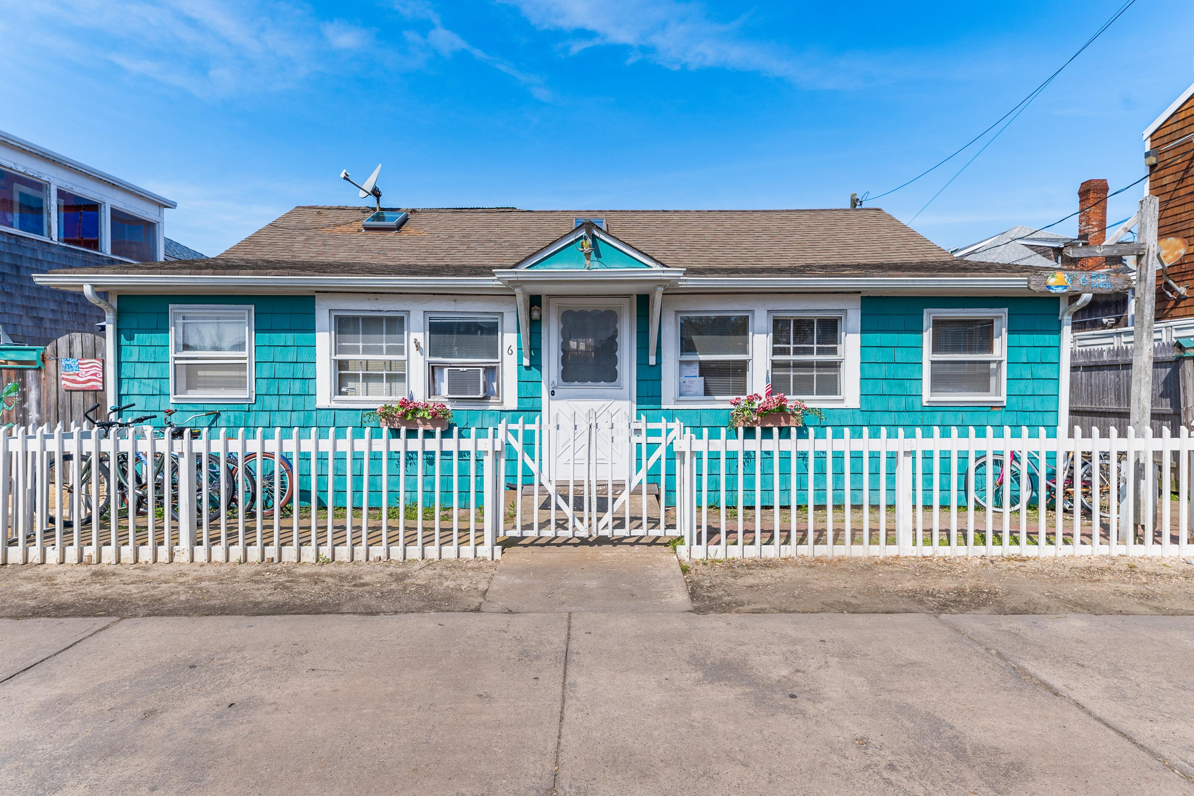 The Blue Parrot Cottage